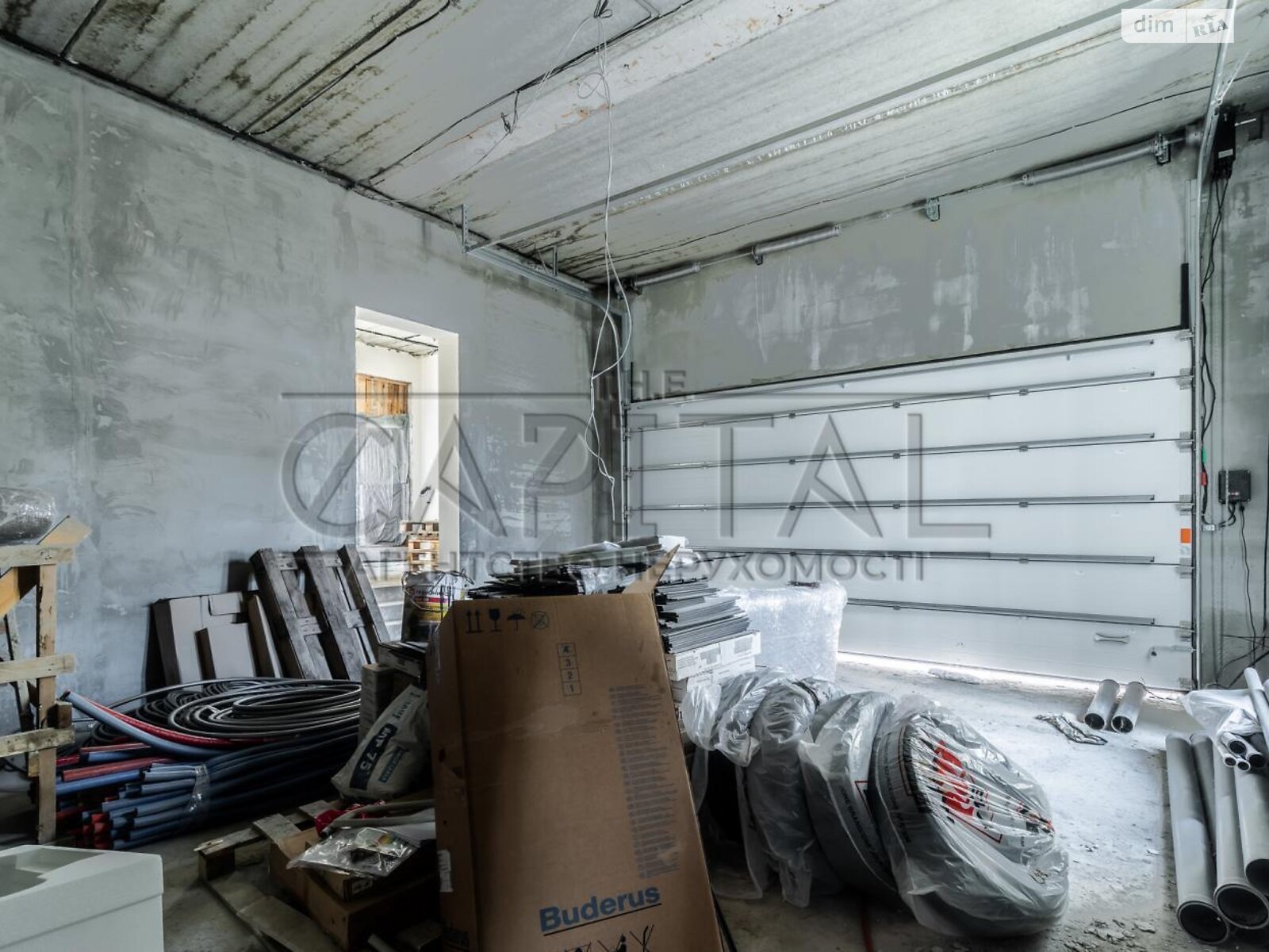 трехэтажный дом с гаражом, 450 кв. м, кирпич. Продажа в Круглику фото 1