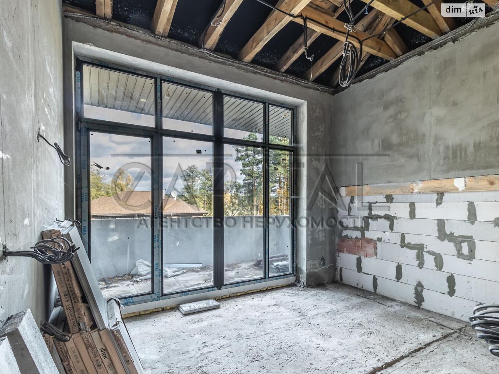 трехэтажный дом с гаражом, 450 кв. м, кирпич. Продажа в Круглику фото 1