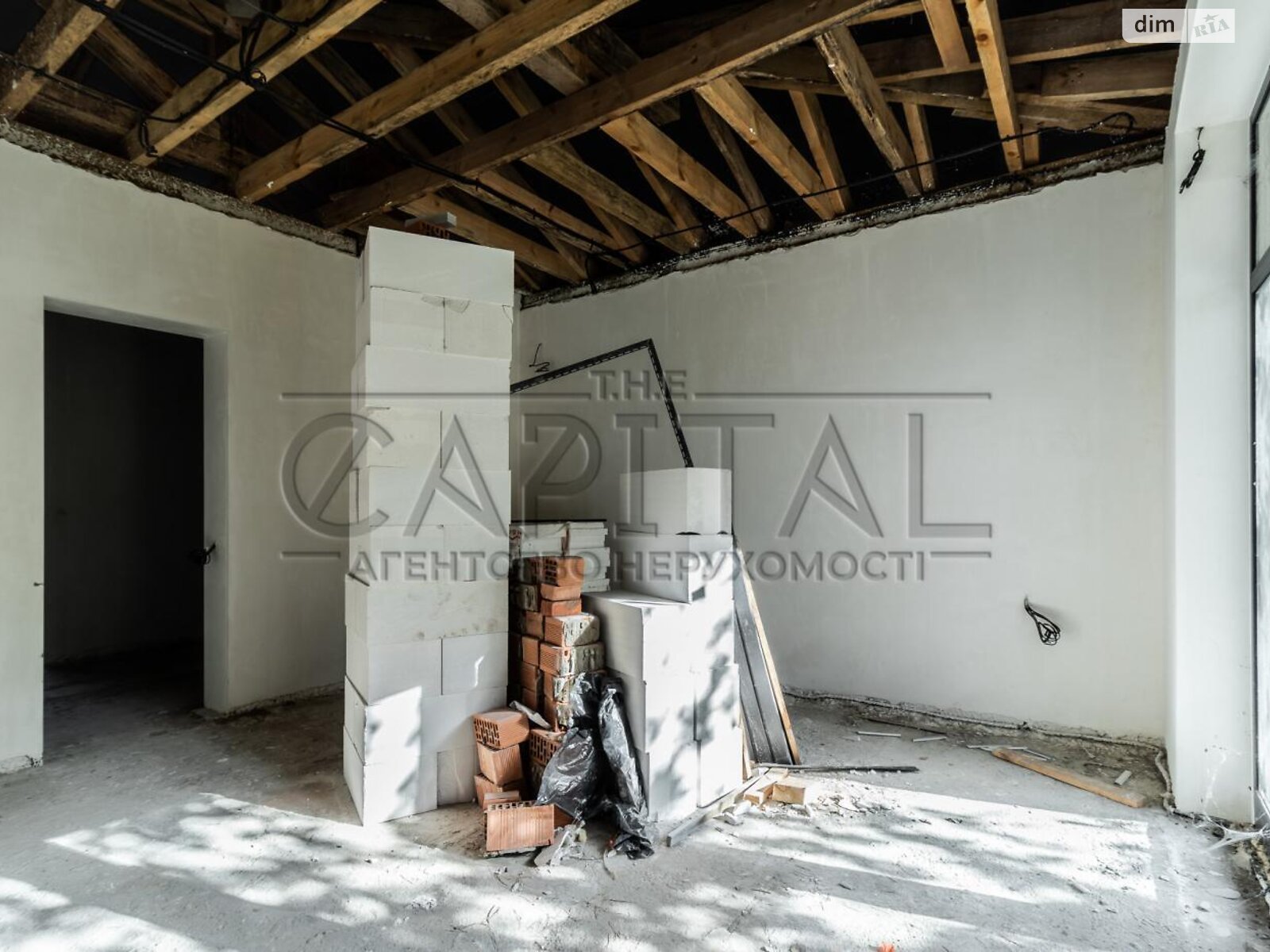 трехэтажный дом с гаражом, 450 кв. м, кирпич. Продажа в Круглику фото 1