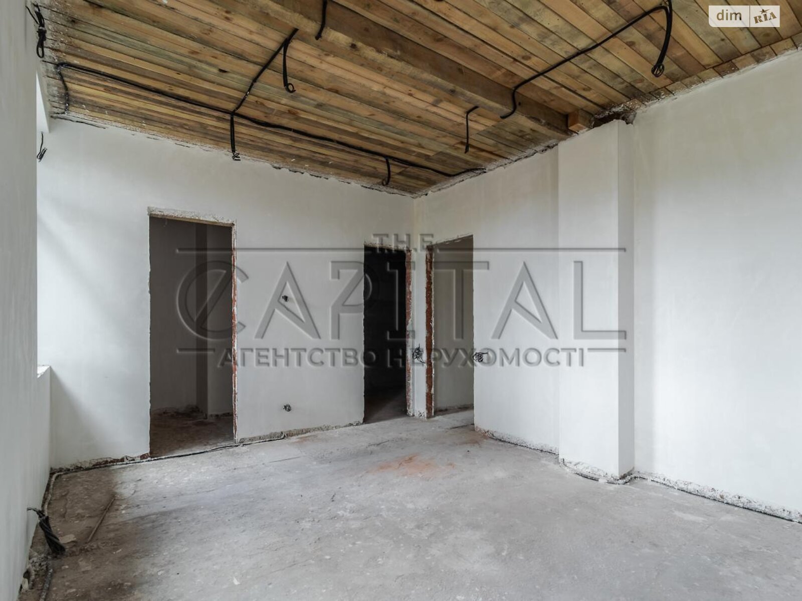 трехэтажный дом с гаражом, 450 кв. м, кирпич. Продажа в Круглику фото 1