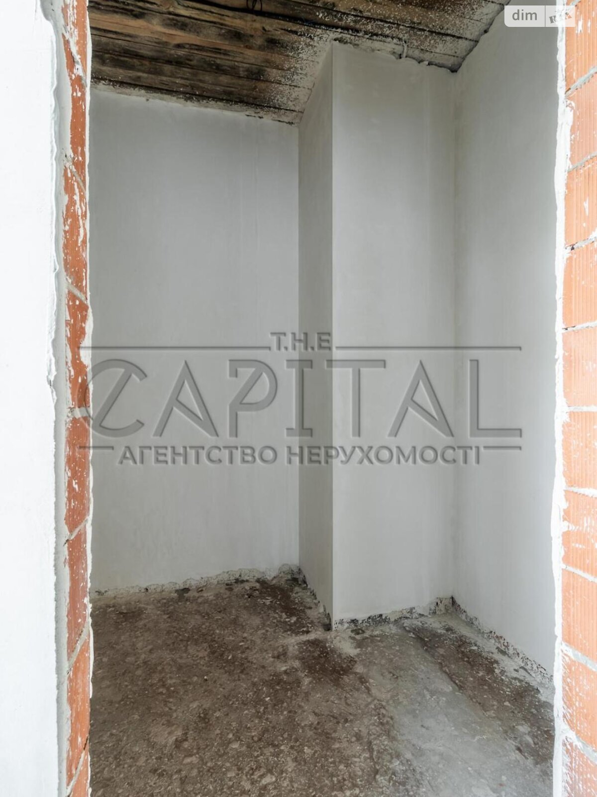 трехэтажный дом с гаражом, 450 кв. м, кирпич. Продажа в Круглику фото 1