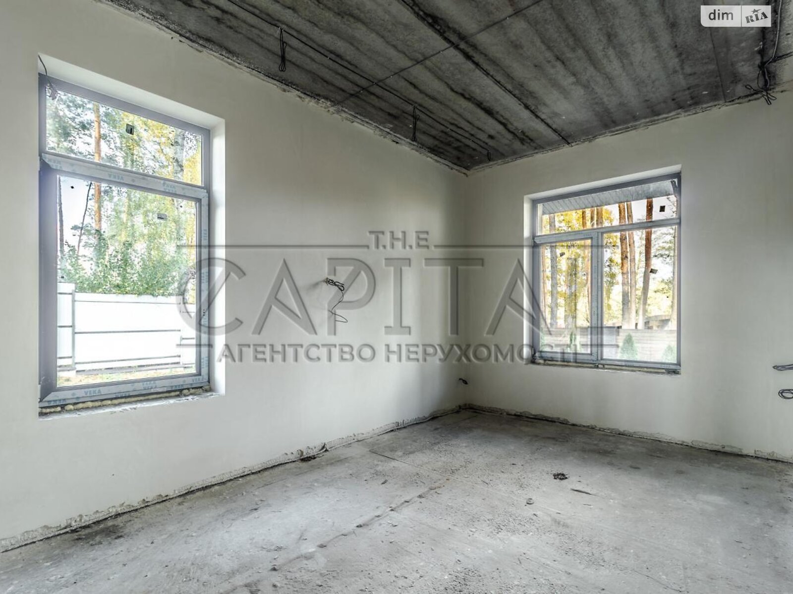 трехэтажный дом с гаражом, 450 кв. м, кирпич. Продажа в Круглику фото 1