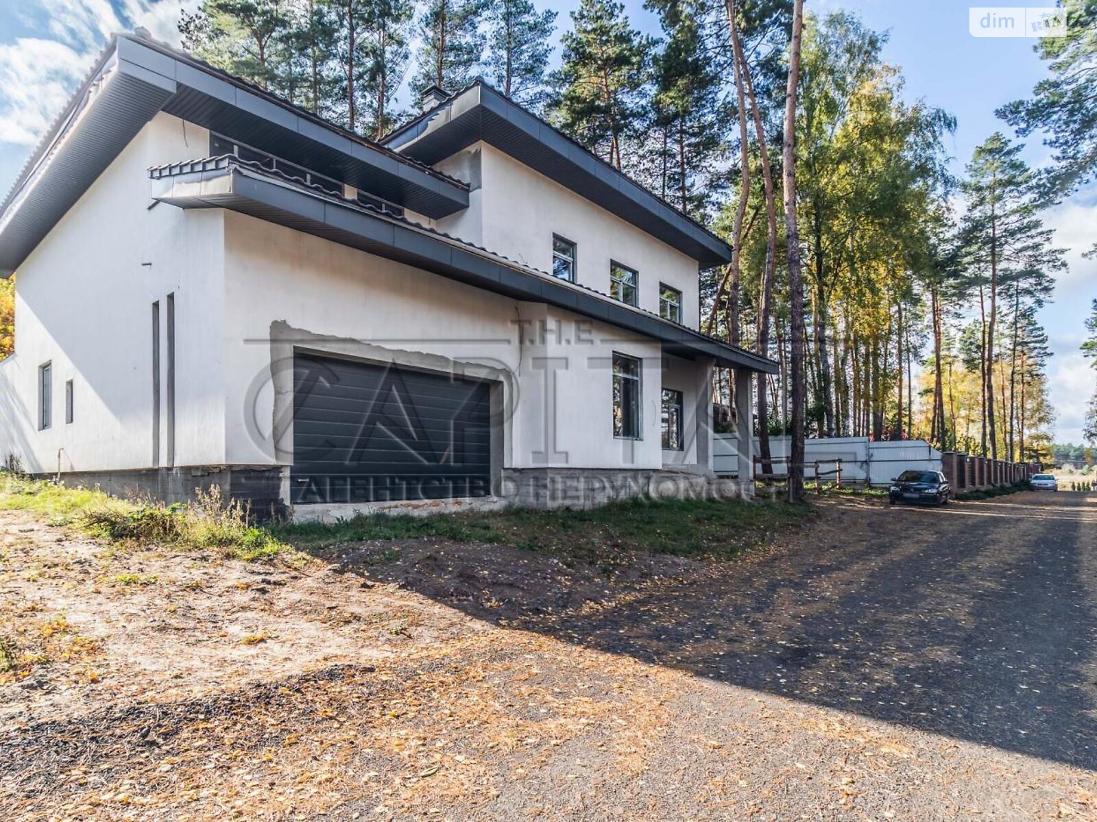 трехэтажный дом с гаражом, 450 кв. м, кирпич. Продажа в Круглику фото 1