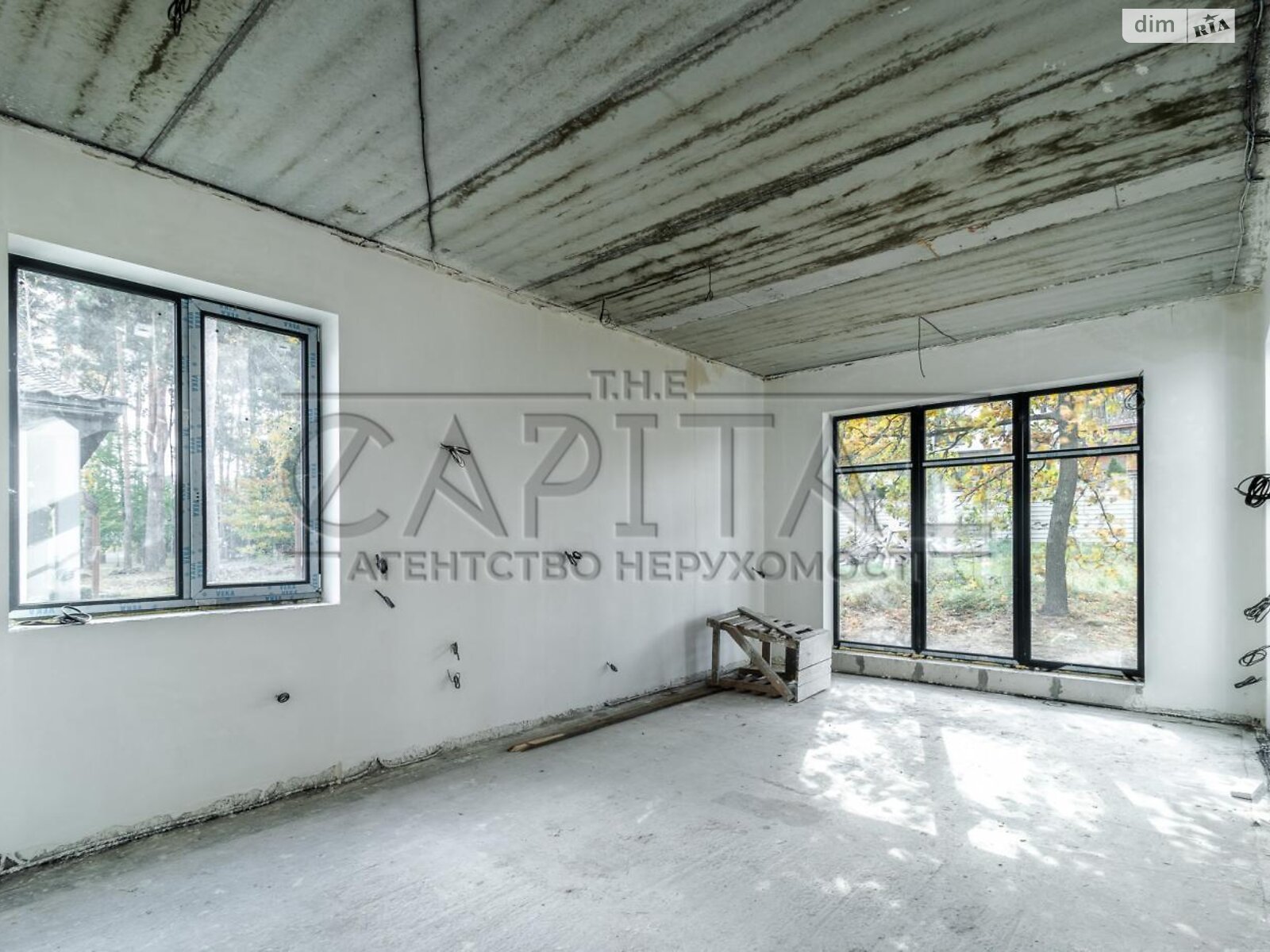 трехэтажный дом с гаражом, 450 кв. м, кирпич. Продажа в Круглику фото 1