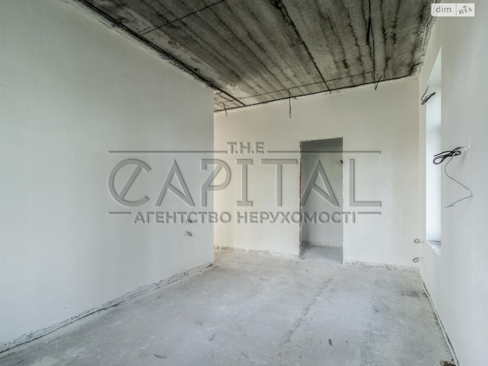 трехэтажный дом с гаражом, 450 кв. м, кирпич. Продажа в Круглику фото 1