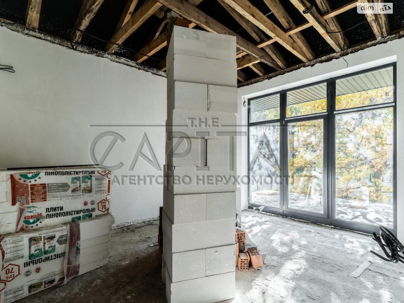 трехэтажный дом с гаражом, 450 кв. м, кирпич. Продажа в Круглику фото 1