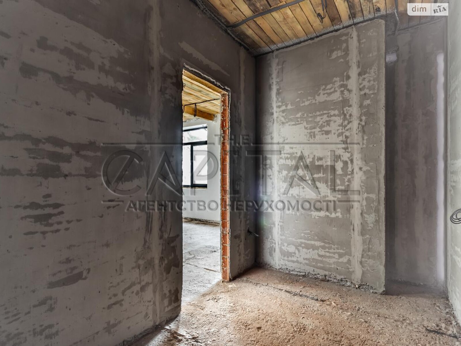 трехэтажный дом с гаражом, 450 кв. м, кирпич. Продажа в Круглику фото 1