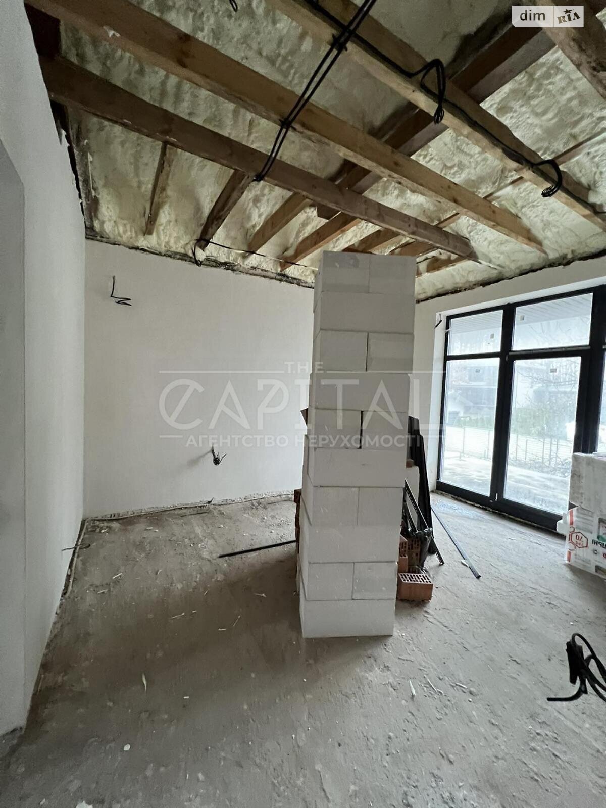 трехэтажный дом с гаражом, 450 кв. м, кирпич. Продажа в Круглику фото 1