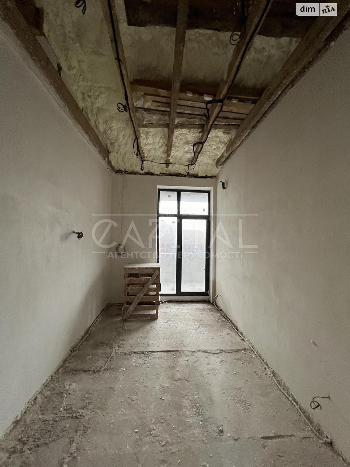 трехэтажный дом с гаражом, 450 кв. м, кирпич. Продажа в Круглику фото 1