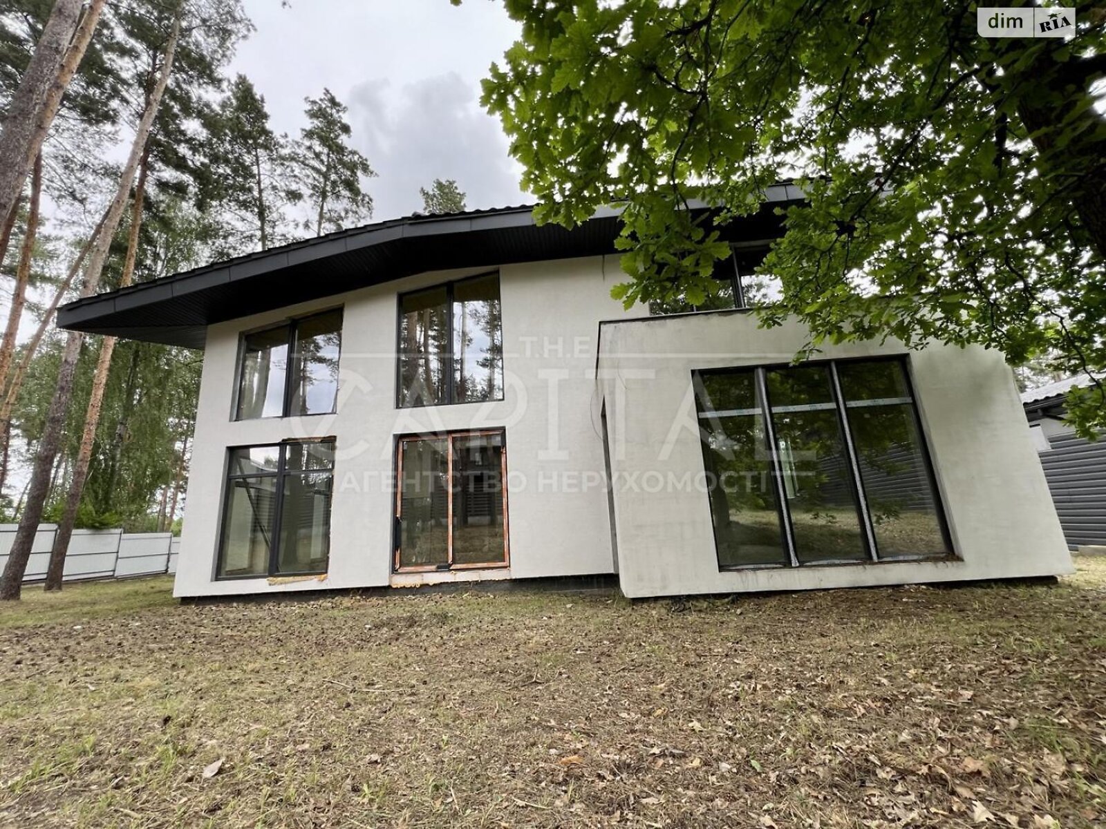 трехэтажный дом с гаражом, 450 кв. м, кирпич. Продажа в Круглику фото 1