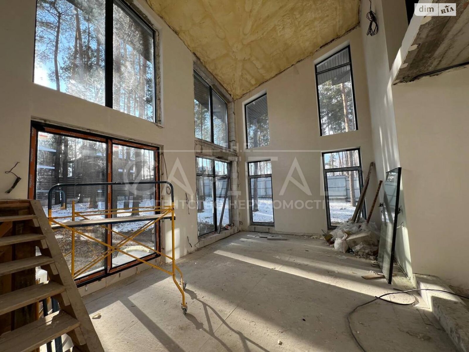 трехэтажный дом с гаражом, 450 кв. м, кирпич. Продажа в Круглику фото 1