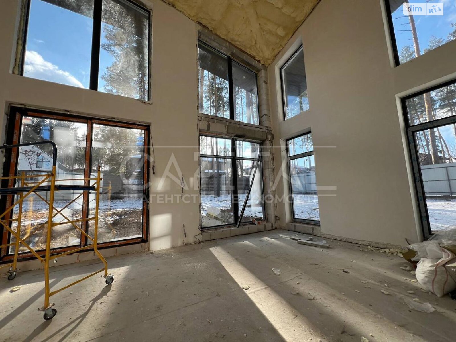 трехэтажный дом с гаражом, 450 кв. м, кирпич. Продажа в Круглику фото 1