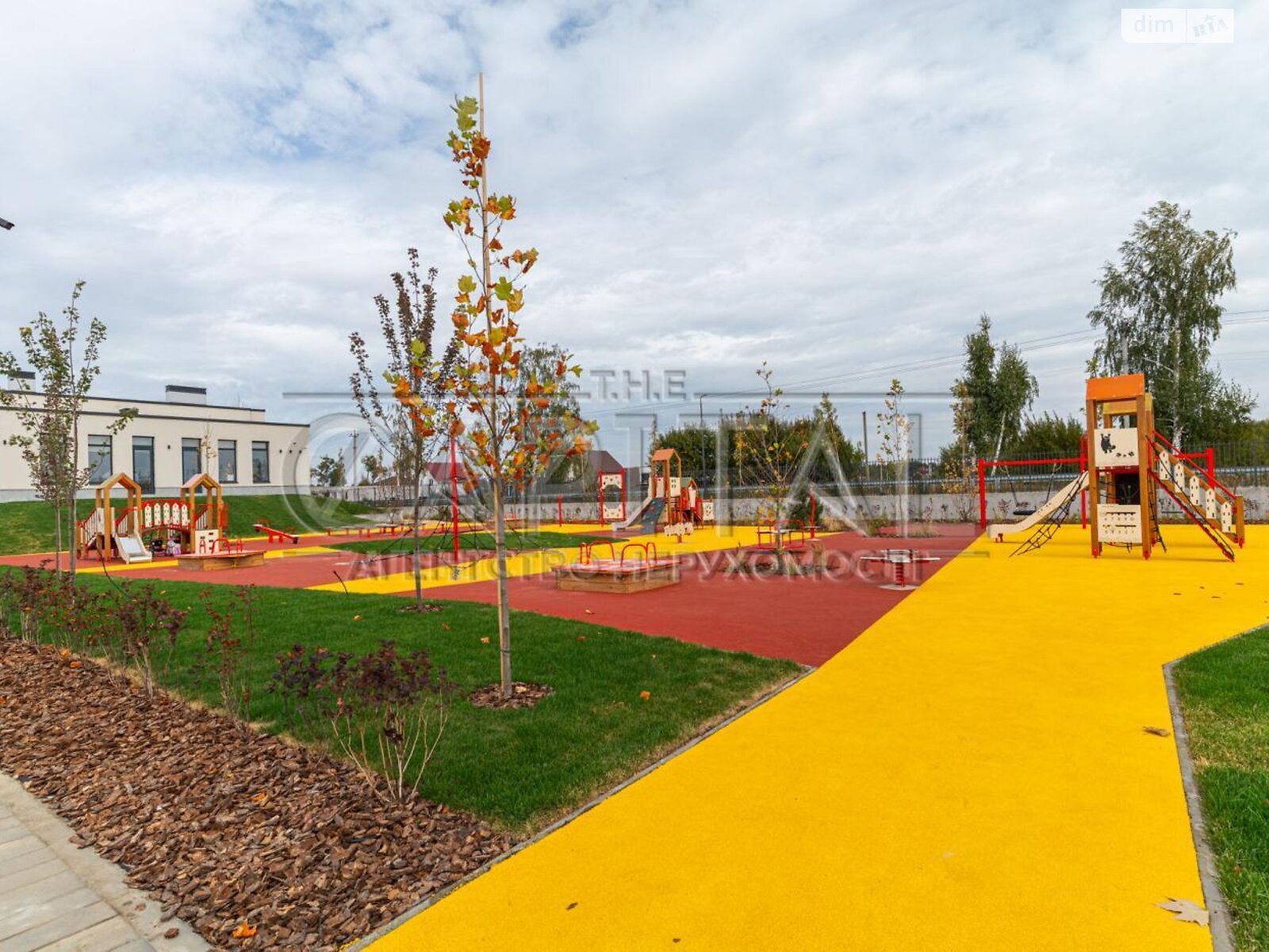 двухэтажный дом с отоплением, 162 кв. м, кирпич. Продажа в Крушинке фото 1