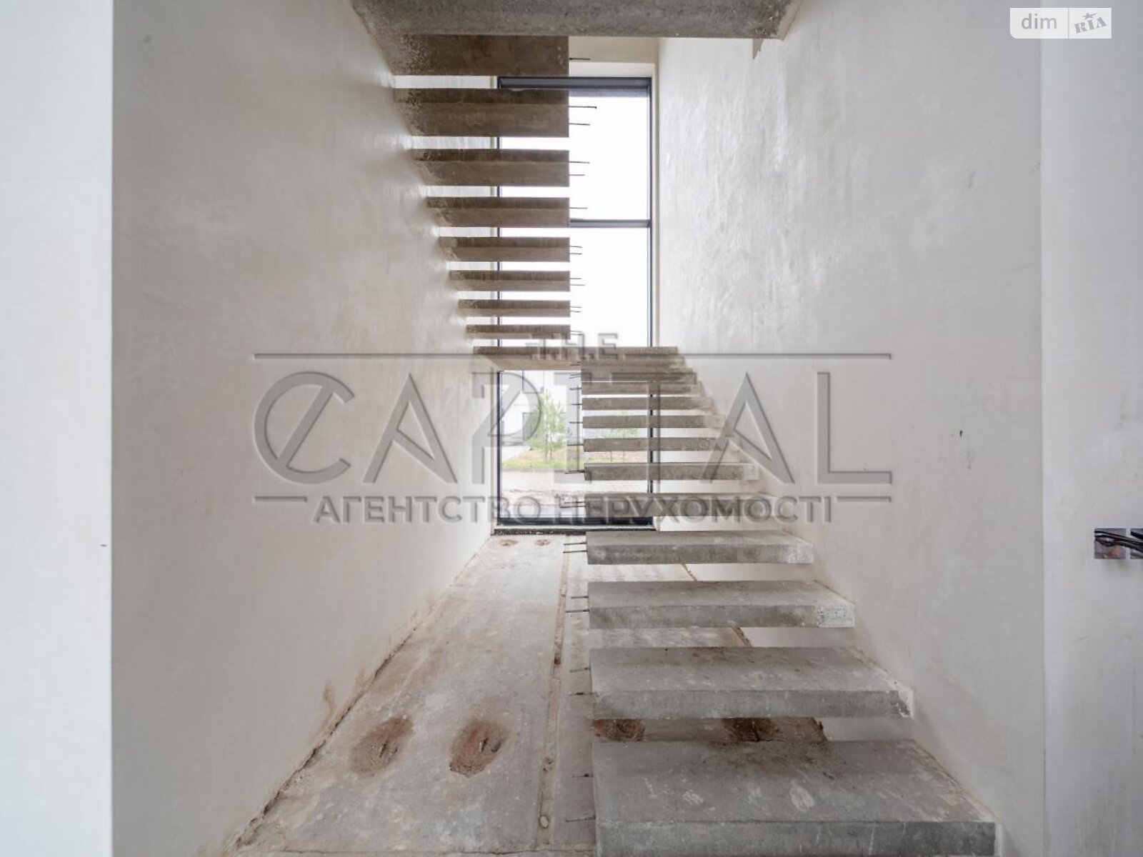 двухэтажный дом с гаражом, 300 кв. м, кирпич. Продажа в Крушинке фото 1