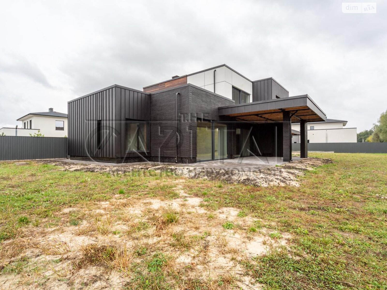 двухэтажный дом с гаражом, 300 кв. м, кирпич. Продажа в Крушинке фото 1