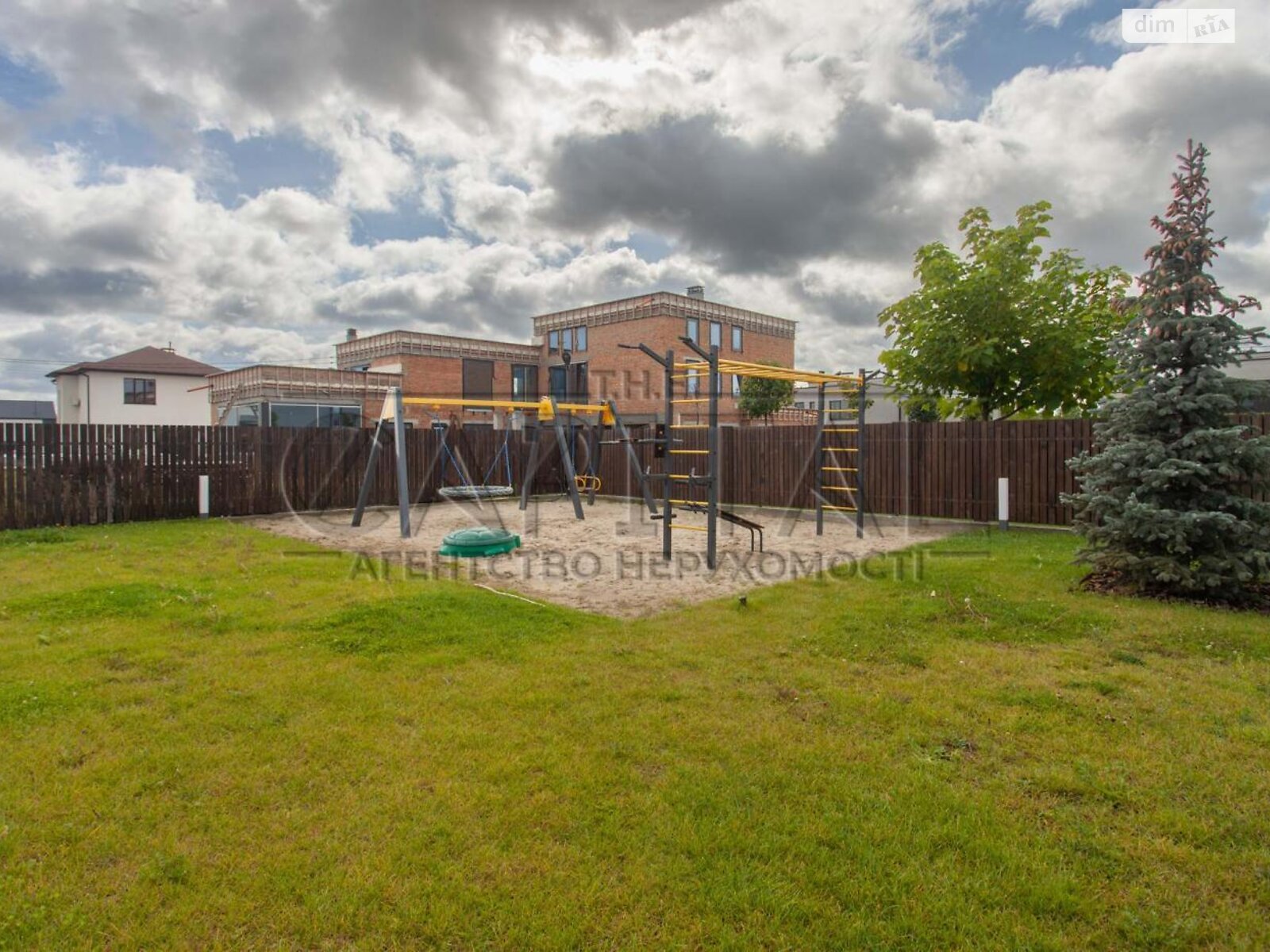 двоповерховий будинок з гаражем, 324.8 кв. м, цегла. Продаж у Крушинці фото 1 двоповерховий будинок з гаражем, 324.8 кв. м, цегла. Продаж у Крушинці фото 1