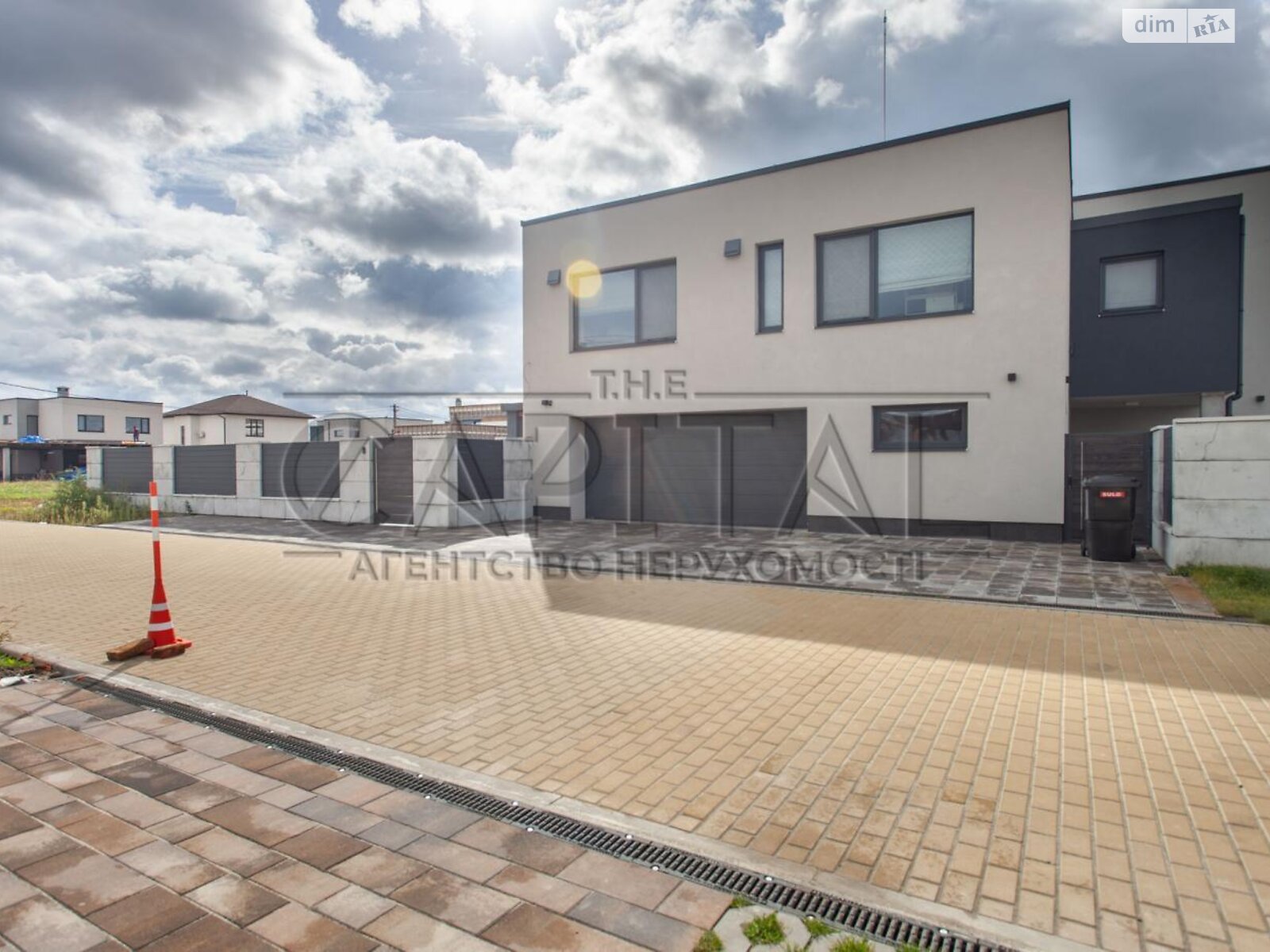 двоповерховий будинок з гаражем, 324.8 кв. м, цегла. Продаж у Крушинці фото 1 двоповерховий будинок з гаражем, 324.8 кв. м, цегла. Продаж у Крушинці фото 1