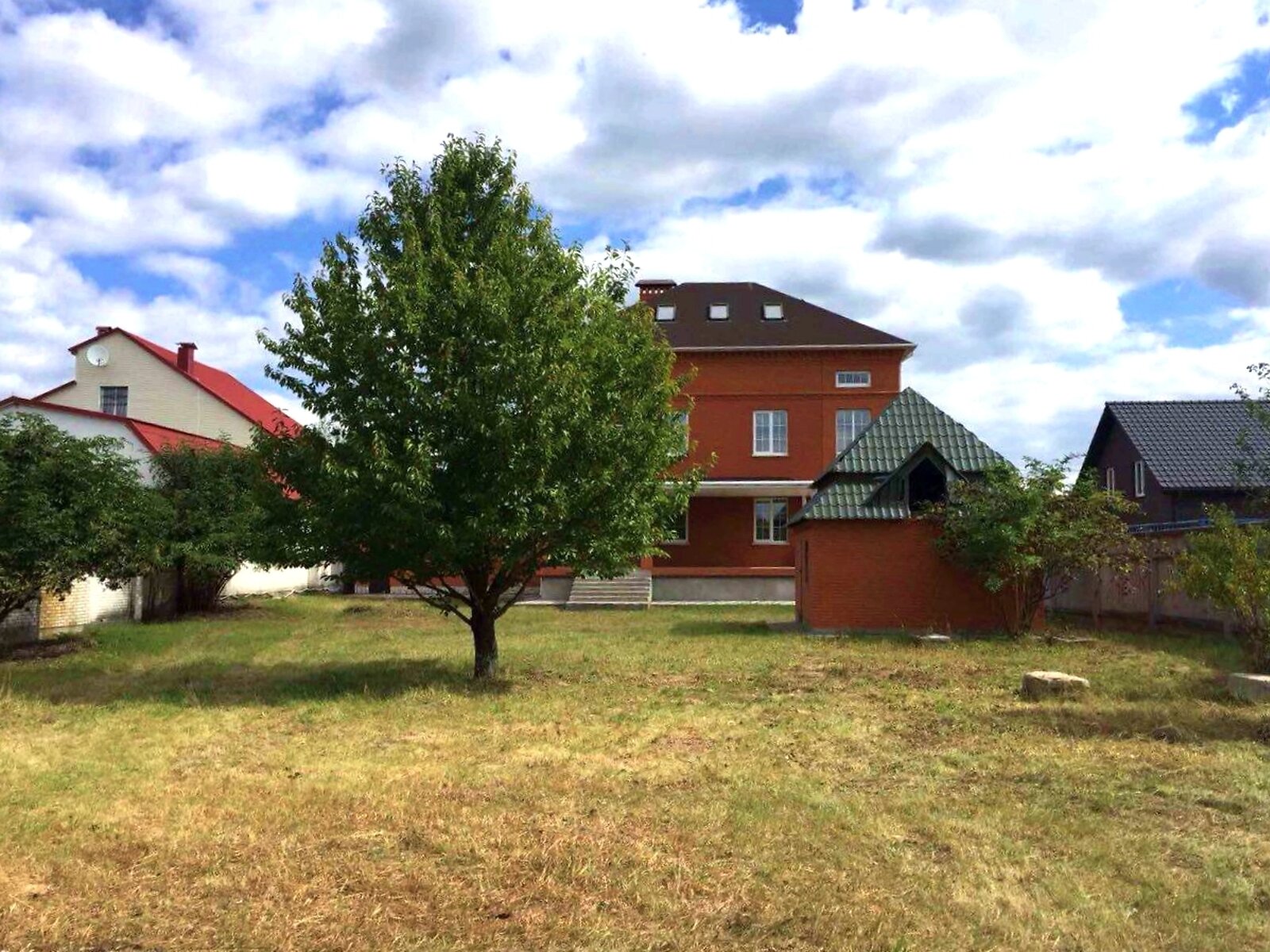 триповерховий будинок з гаражем, 373 кв. м, цегла. Продаж у Крушинці фото 1 триповерховий будинок з гаражем, 373 кв. м, цегла. Продаж у Крушинці фото 1