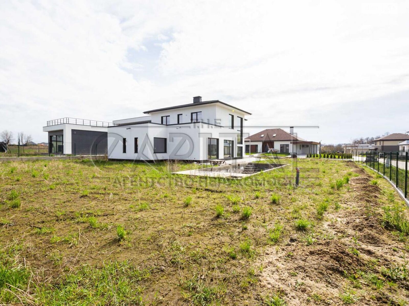 двухэтажный дом с гаражом, 275.68 кв. м, кирпич. Продажа в Крушинке фото 1 двухэтажный дом с гаражом, 275.68 кв. м, кирпич. Продажа в Крушинке фото 1