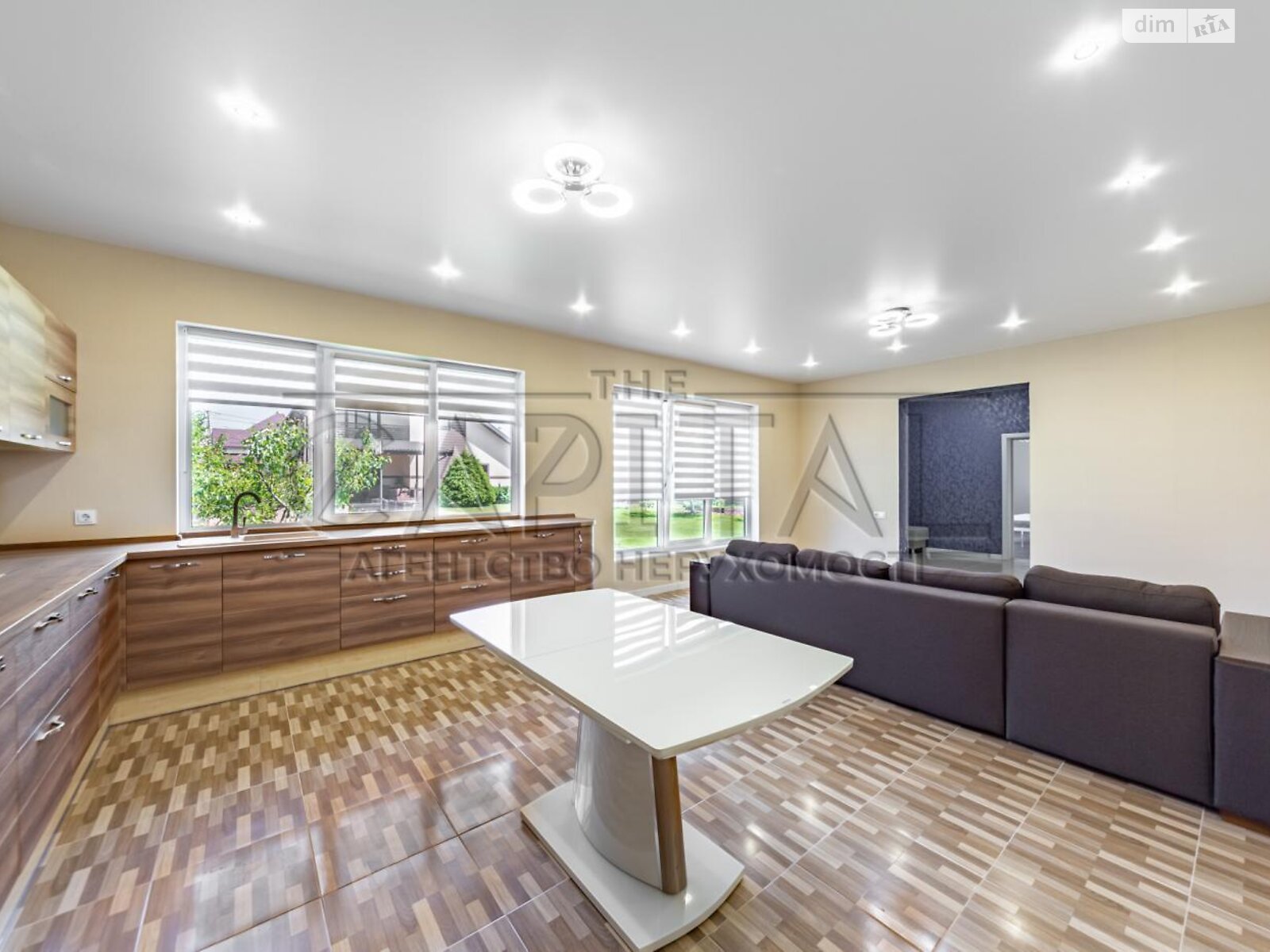 двоповерховий будинок з гаражем, 340 кв. м, цегла. Продаж у Крушинці фото 1 двоповерховий будинок з гаражем, 340 кв. м, цегла. Продаж у Крушинці фото 1