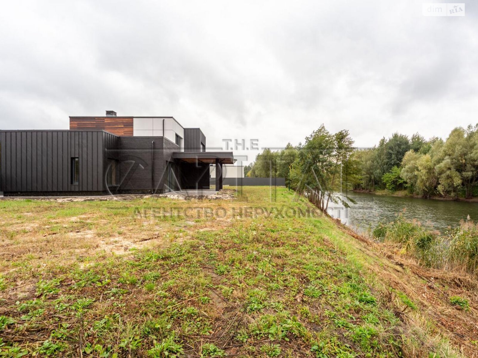 двоповерховий будинок з гаражем, 280 кв. м, кирпич. Продаж у Крушинці фото 1 двоповерховий будинок з гаражем, 280 кв. м, кирпич. Продаж у Крушинці фото 1