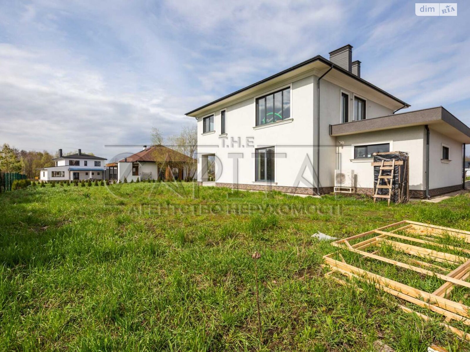 двухэтажный дом с гаражом, 298.97 кв. м, кирпич. Продажа в Крушинке фото 1 двухэтажный дом с гаражом, 298.97 кв. м, кирпич. Продажа в Крушинке фото 1