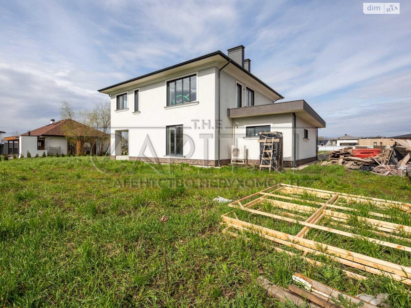 двухэтажный дом с гаражом, 298.97 кв. м, кирпич. Продажа в Крушинке фото 1 двухэтажный дом с гаражом, 298.97 кв. м, кирпич. Продажа в Крушинке фото 1