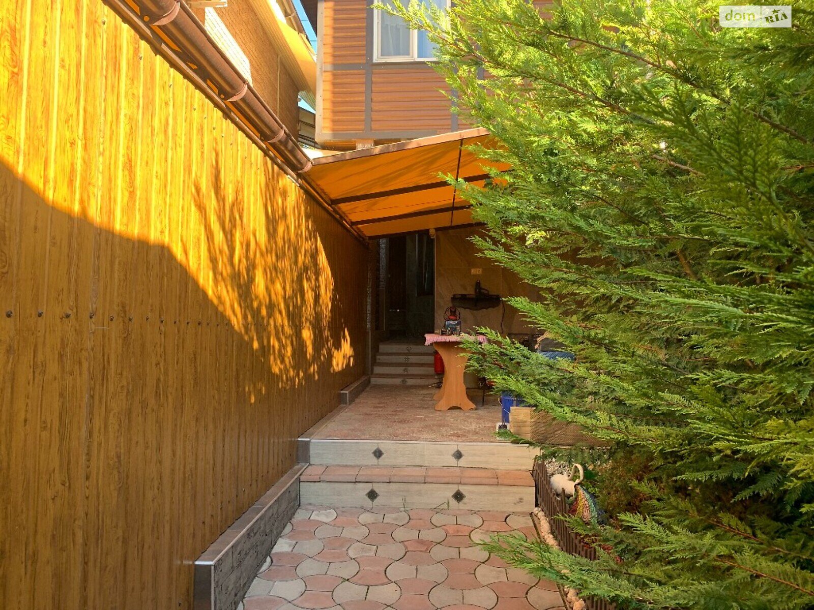 триповерховий будинок з верандою, 600 кв. м, цегла. Продаж у Крижанівка фото 1 триповерховий будинок з верандою, 600 кв. м, цегла. Продаж у Крижанівка фото 1
