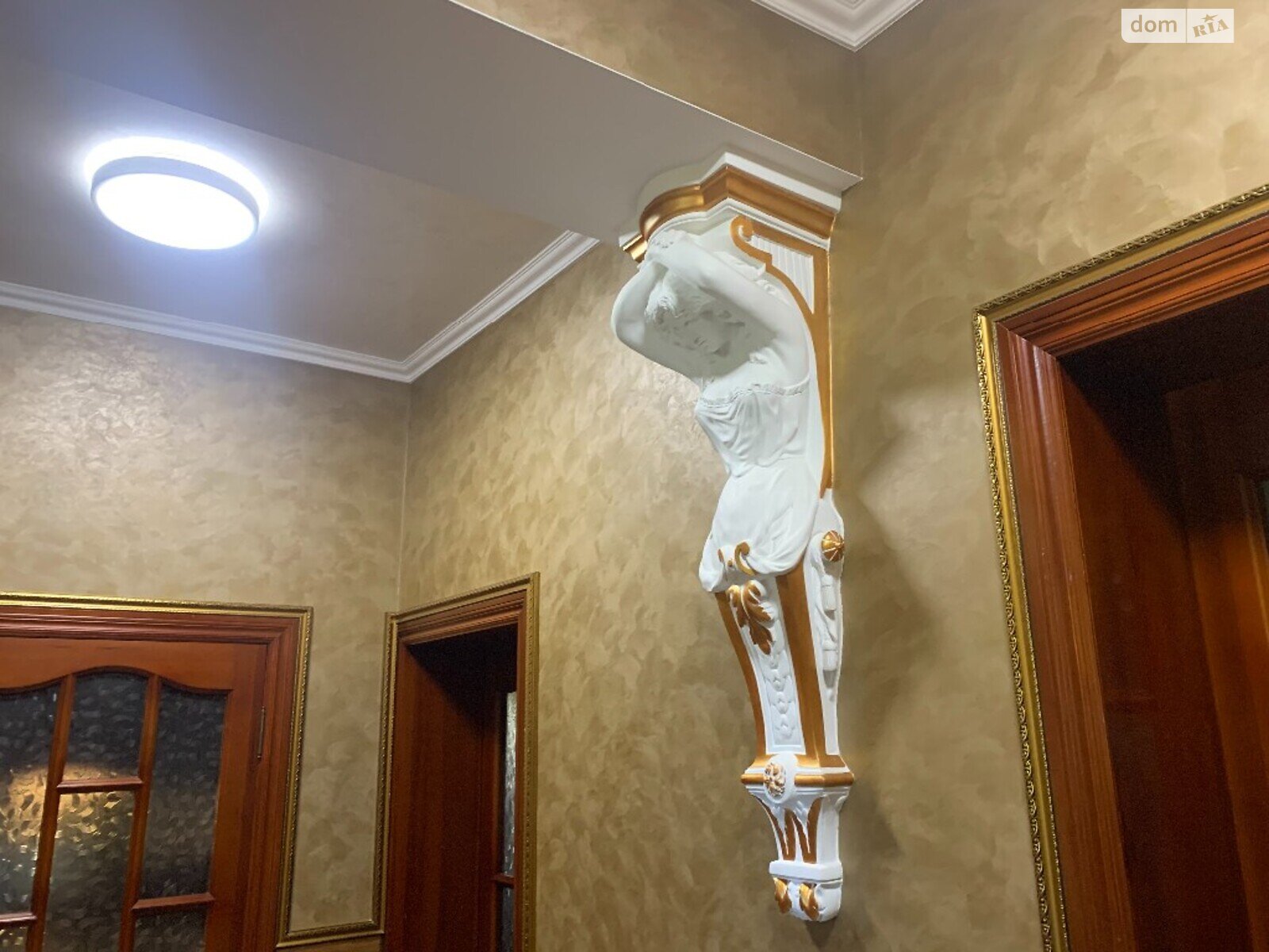 триповерховий будинок з верандою, 600 кв. м, цегла. Продаж у Крижанівка фото 1 триповерховий будинок з верандою, 600 кв. м, цегла. Продаж у Крижанівка фото 1