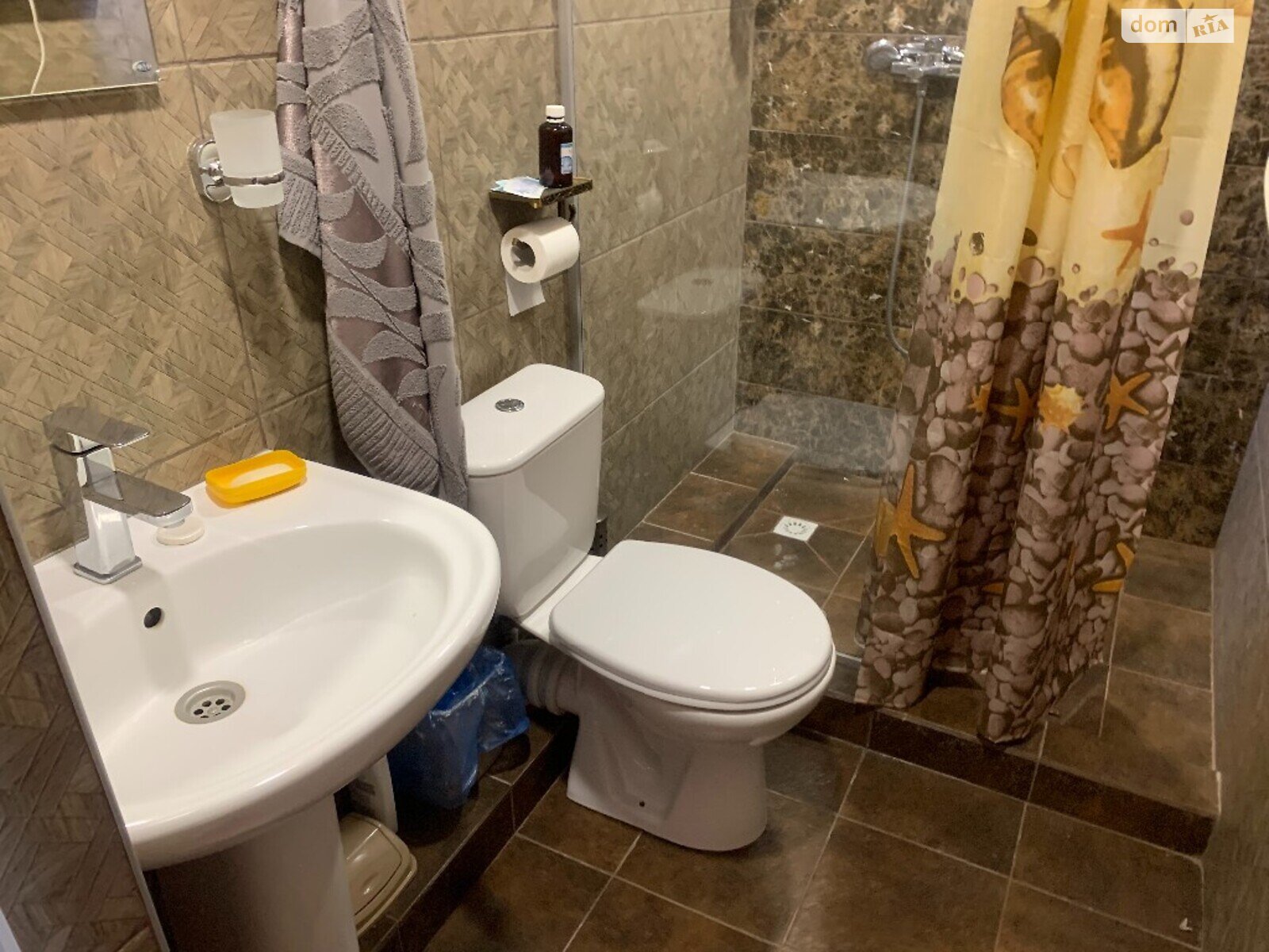 триповерховий будинок з верандою, 600 кв. м, цегла. Продаж у Крижанівка фото 1 триповерховий будинок з верандою, 600 кв. м, цегла. Продаж у Крижанівка фото 1