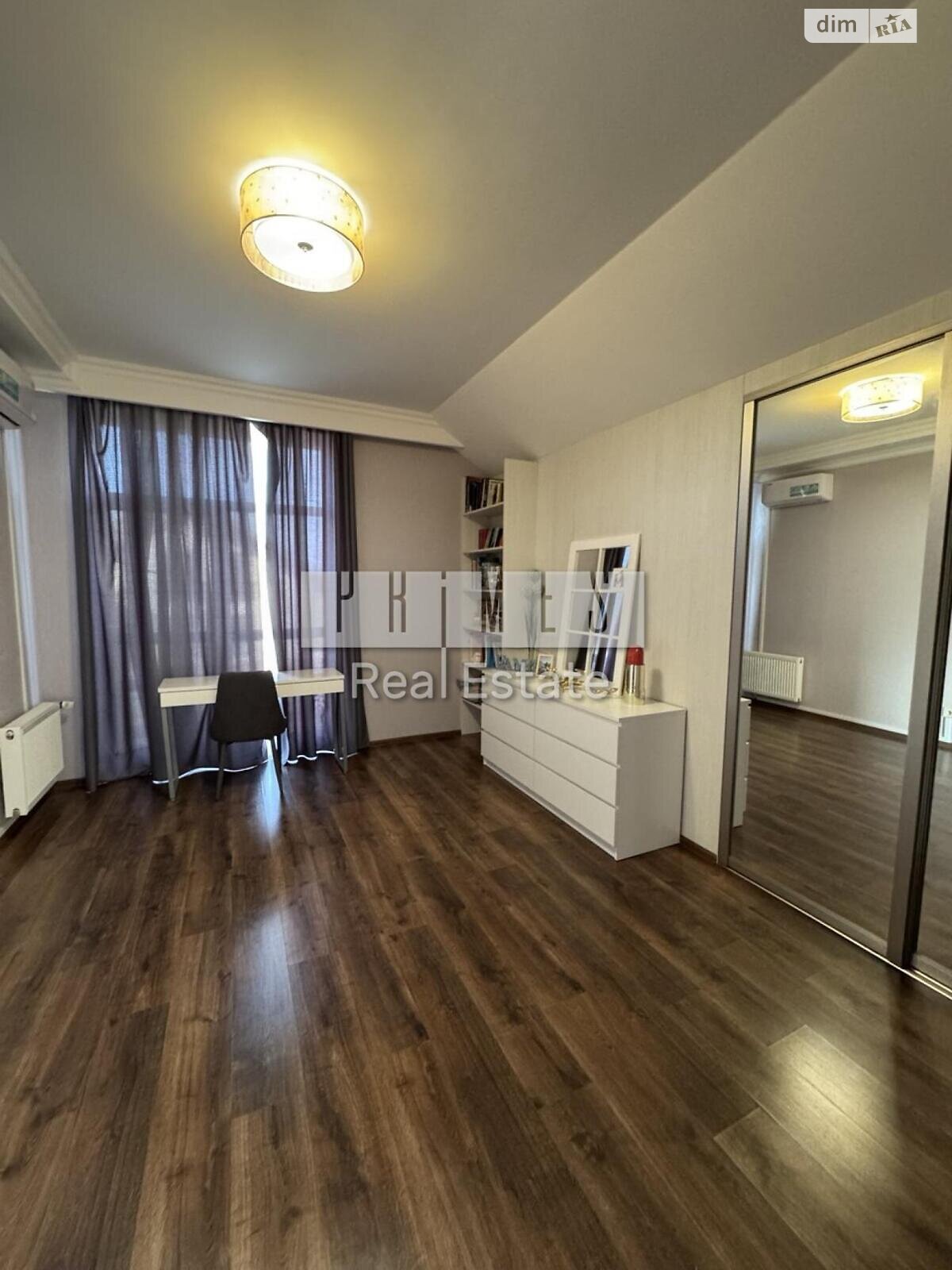 двоповерховий будинок з гаражем, 278 кв. м, цегла. Продаж у Крюківщині фото 1 двоповерховий будинок з гаражем, 278 кв. м, цегла. Продаж у Крюківщині фото 1
