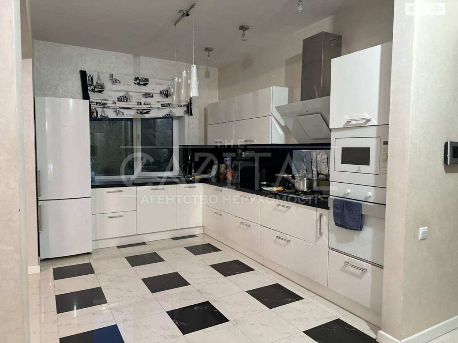 двоповерховий будинок з опаленням, 295 кв. м, цегла. Продаж у Крюківщині фото 1 двоповерховий будинок з опаленням, 295 кв. м, цегла. Продаж у Крюківщині фото 1