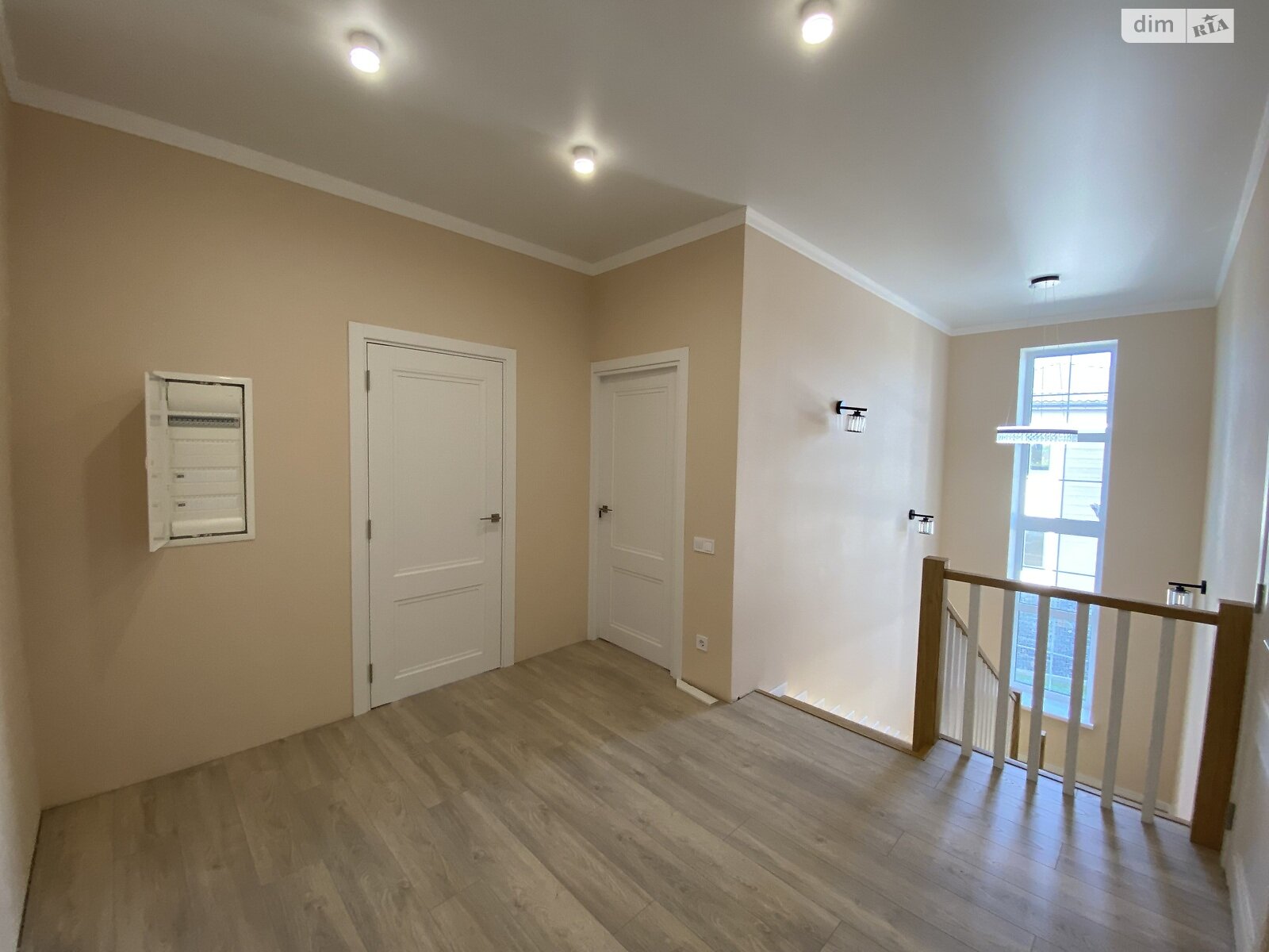двухэтажный дом с ремонтом, 170 кв. м, кирпич. Продажа в Крюковщине фото 1
