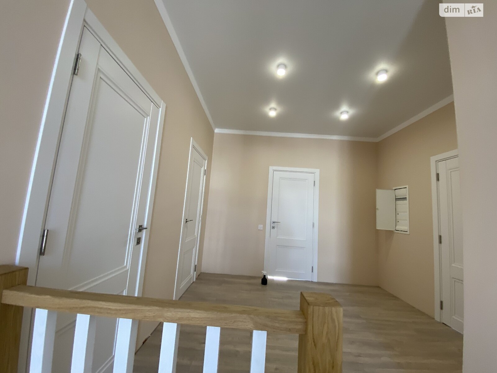 двухэтажный дом с ремонтом, 170 кв. м, кирпич. Продажа в Крюковщине фото 1
