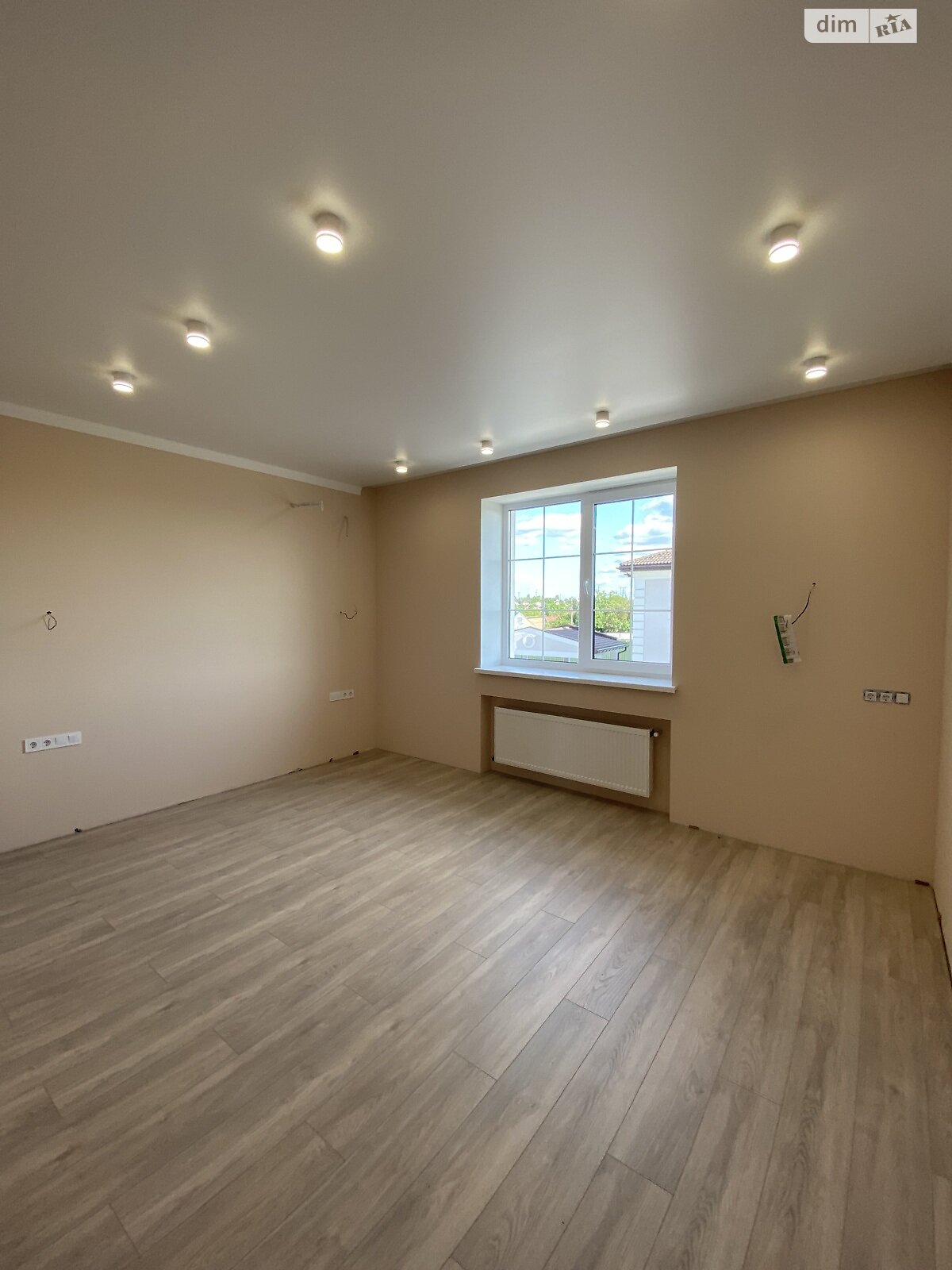двухэтажный дом с ремонтом, 170 кв. м, кирпич. Продажа в Крюковщине фото 1