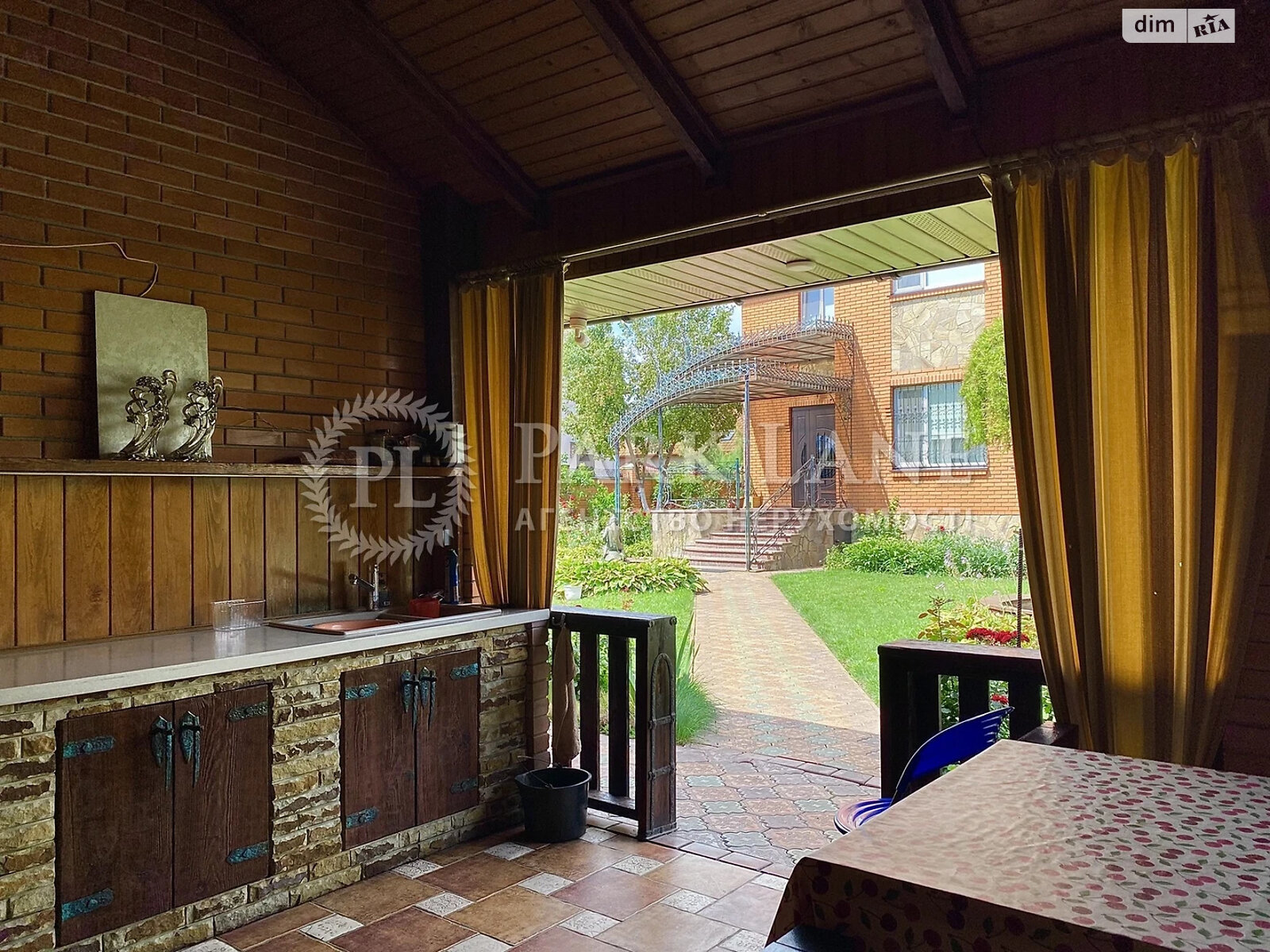 триповерховий будинок з верандою, 535 кв. м, цегла. Продаж у Крюківщині фото 1
