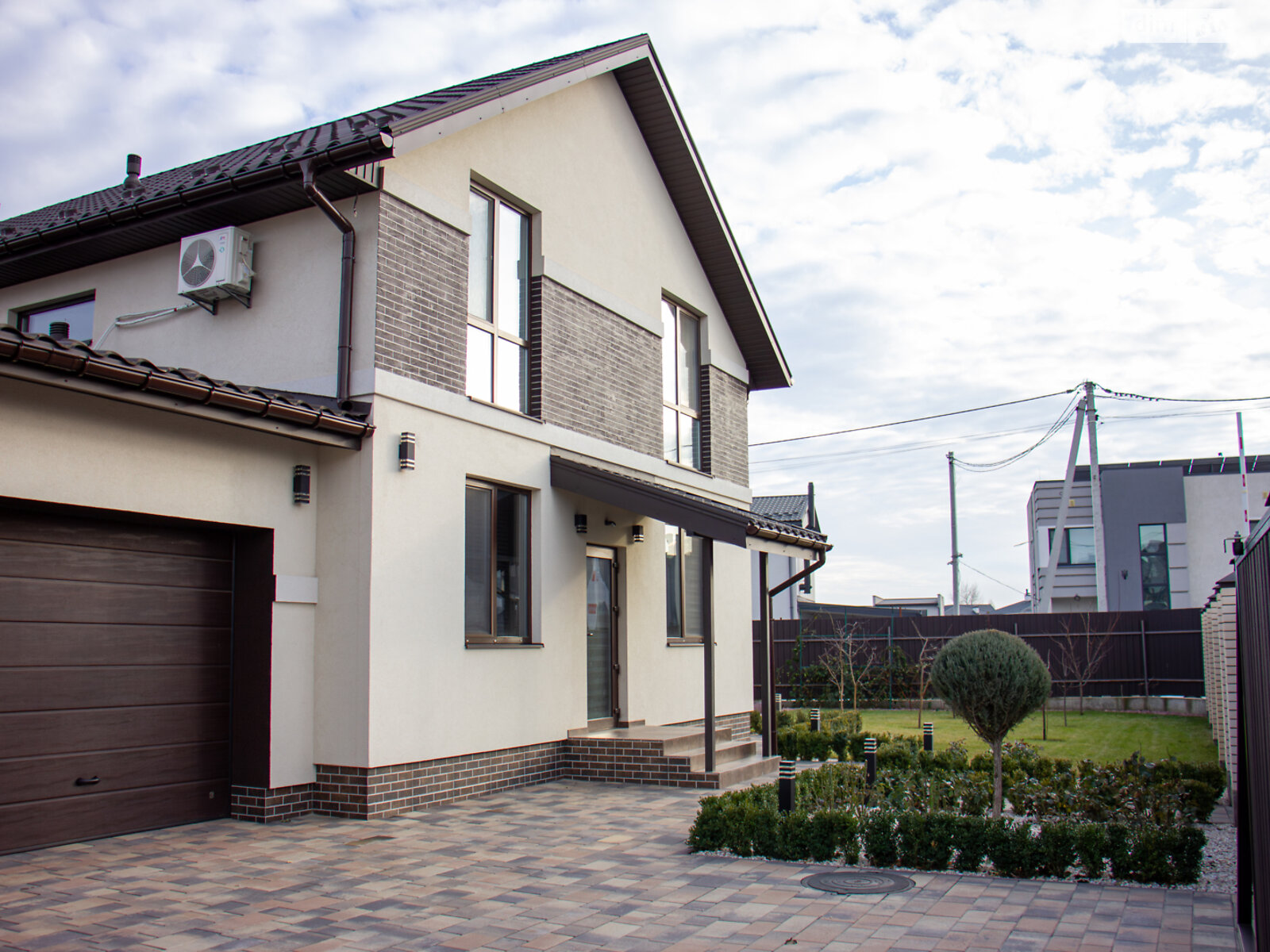 двухэтажный дом с верандой, 250 кв. м, кирпич. Продажа в Крюковщине фото 1 двухэтажный дом с верандой, 250 кв. м, кирпич. Продажа в Крюковщине фото 1