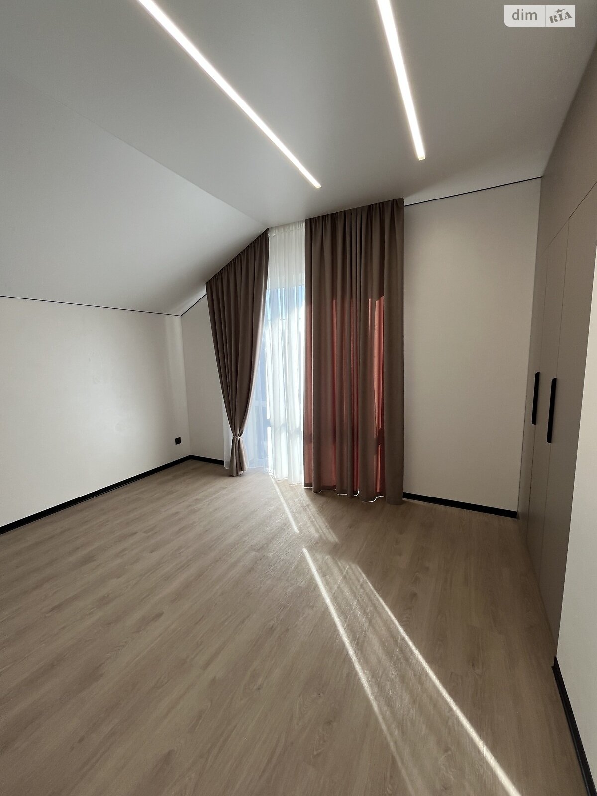 двоповерховий будинок з ремонтом, 138 кв. м, кирпич. Продаж у Крюківщині фото 1 двоповерховий будинок з ремонтом, 138 кв. м, кирпич. Продаж у Крюківщині фото 1