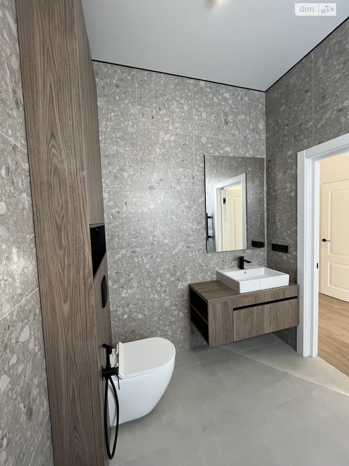 двоповерховий будинок з ремонтом, 138 кв. м, кирпич. Продаж у Крюківщині фото 1 двоповерховий будинок з ремонтом, 138 кв. м, кирпич. Продаж у Крюківщині фото 1