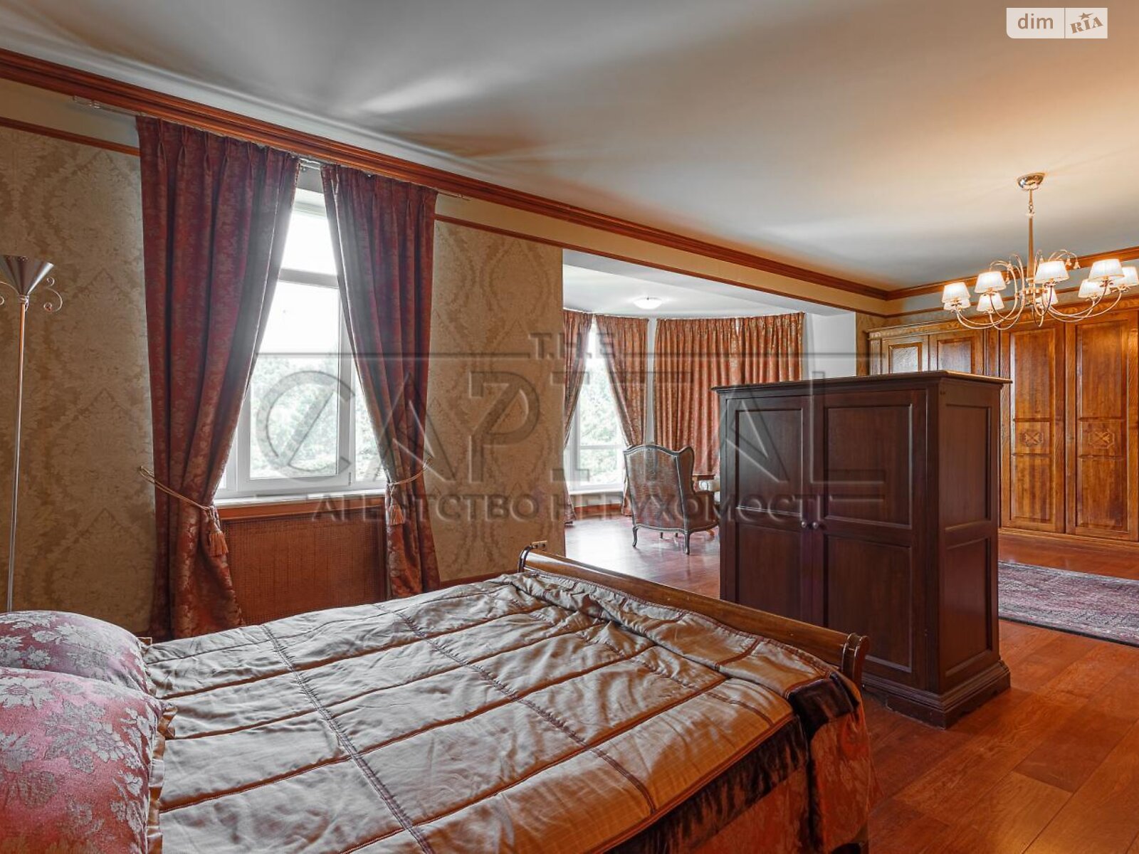 триповерховий будинок з верандою, 800 кв. м, цегла. Продаж у Крюківщині фото 1