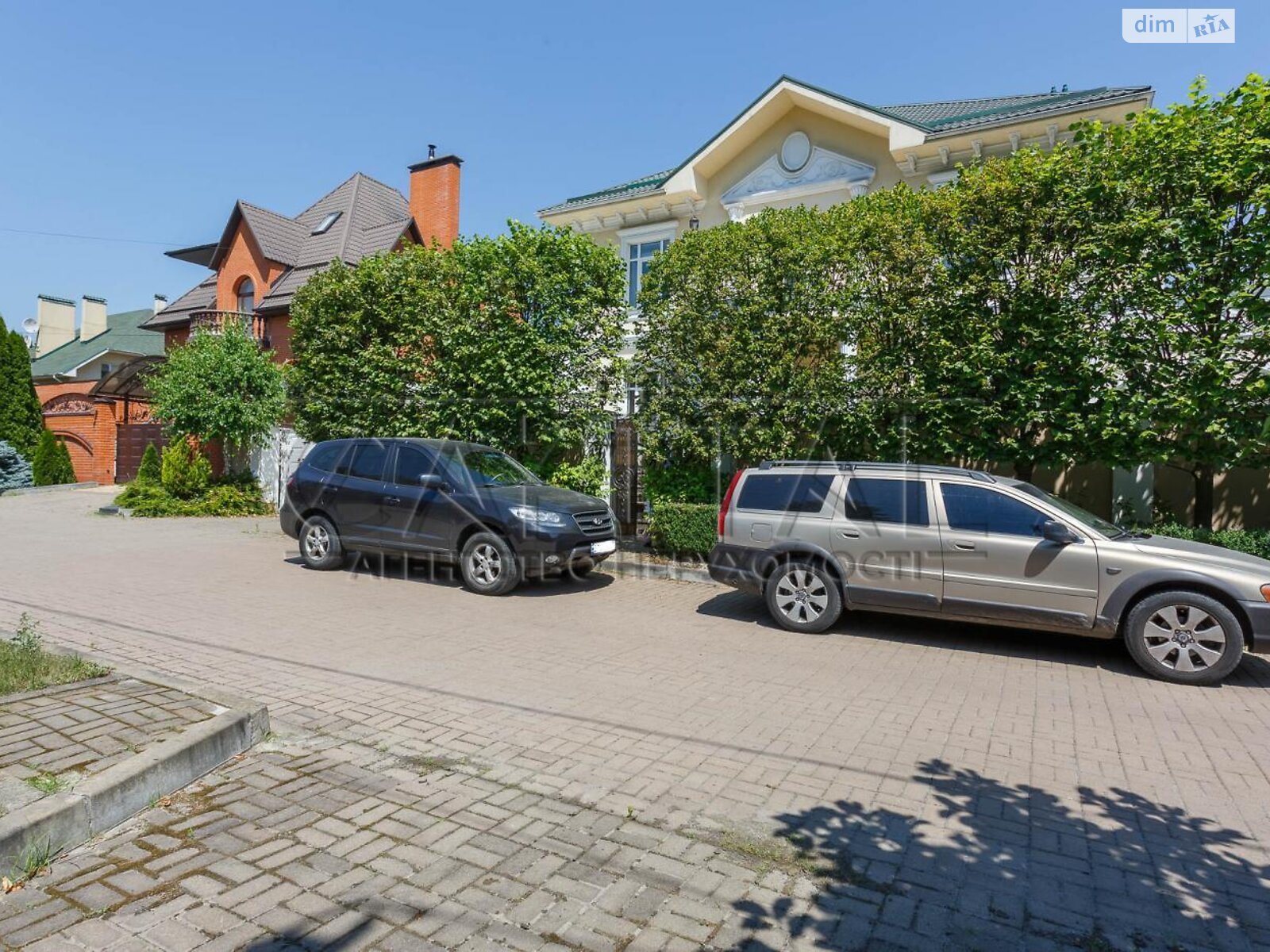 триповерховий будинок з верандою, 800 кв. м, цегла. Продаж у Крюківщині фото 1