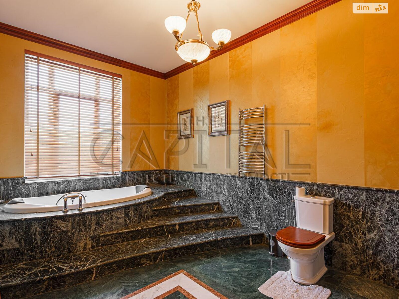 триповерховий будинок з верандою, 800 кв. м, цегла. Продаж у Крюківщині фото 1