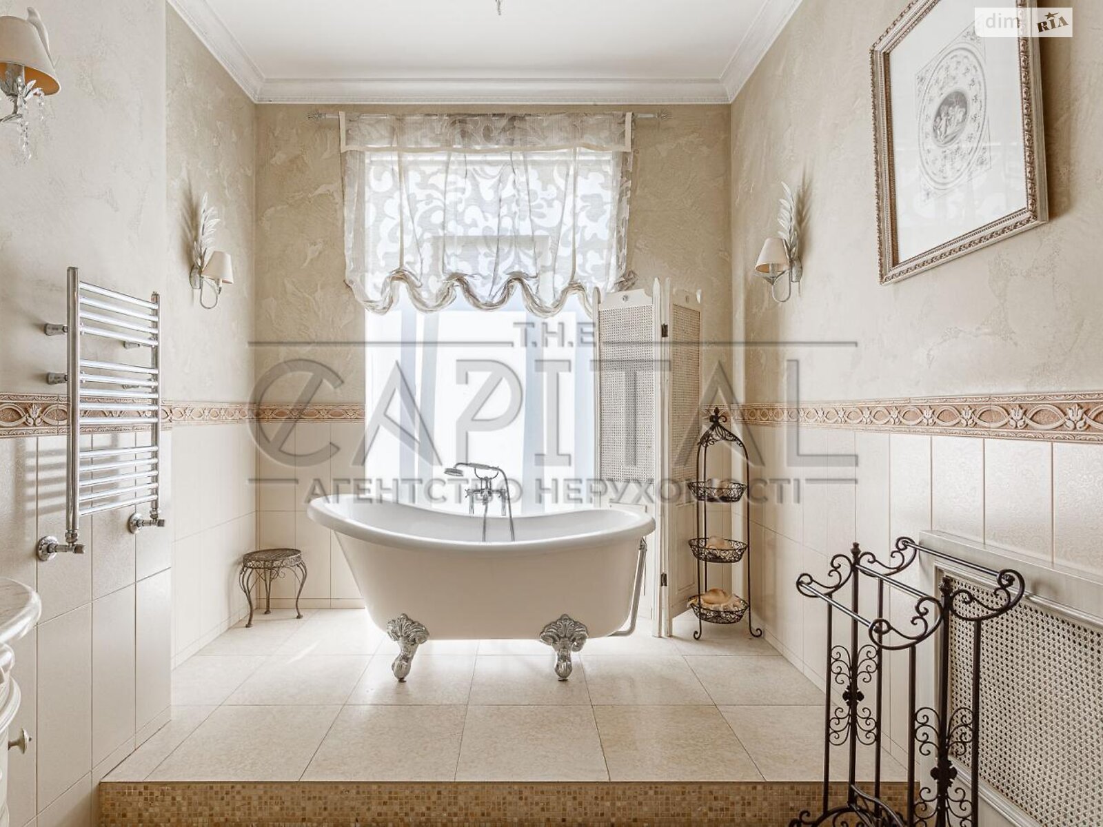 триповерховий будинок з верандою, 800 кв. м, цегла. Продаж у Крюківщині фото 1