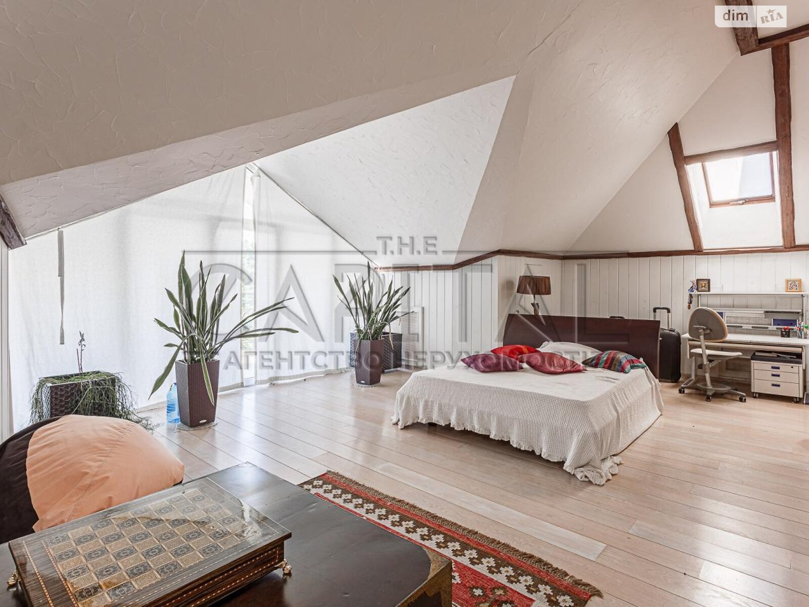 триповерховий будинок з верандою, 800 кв. м, цегла. Продаж у Крюківщині фото 1