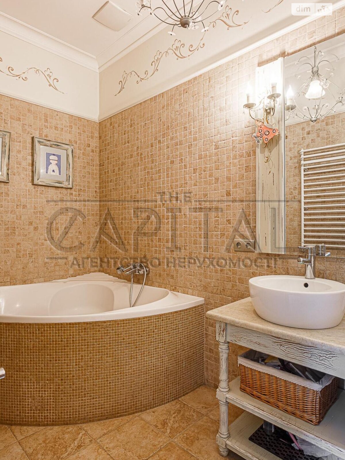 триповерховий будинок з верандою, 800 кв. м, цегла. Продаж у Крюківщині фото 1