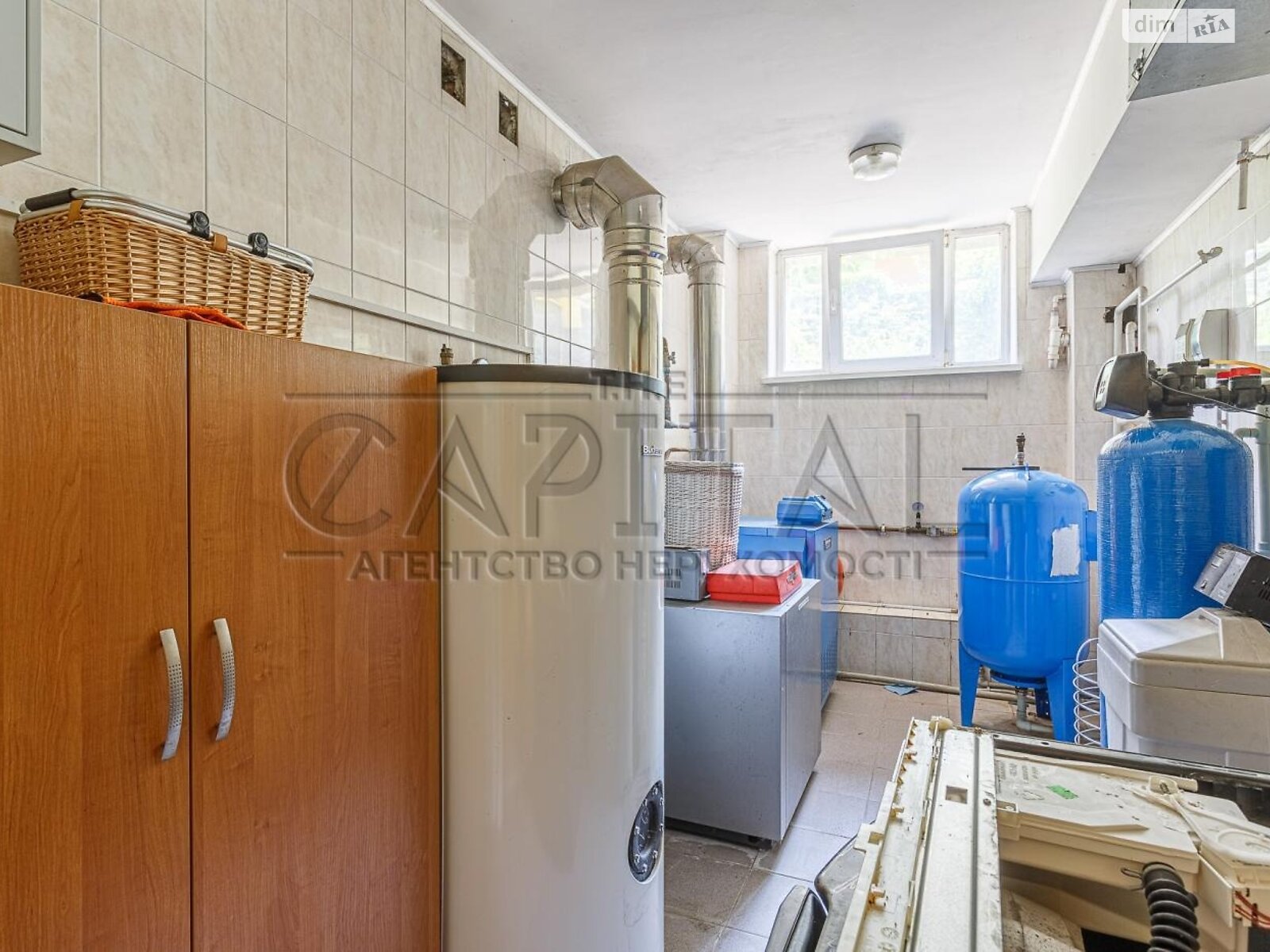 триповерховий будинок з мансардою, 800 кв. м, цегла. Продаж у Крюківщині фото 1 триповерховий будинок з мансардою, 800 кв. м, цегла. Продаж у Крюківщині фото 1