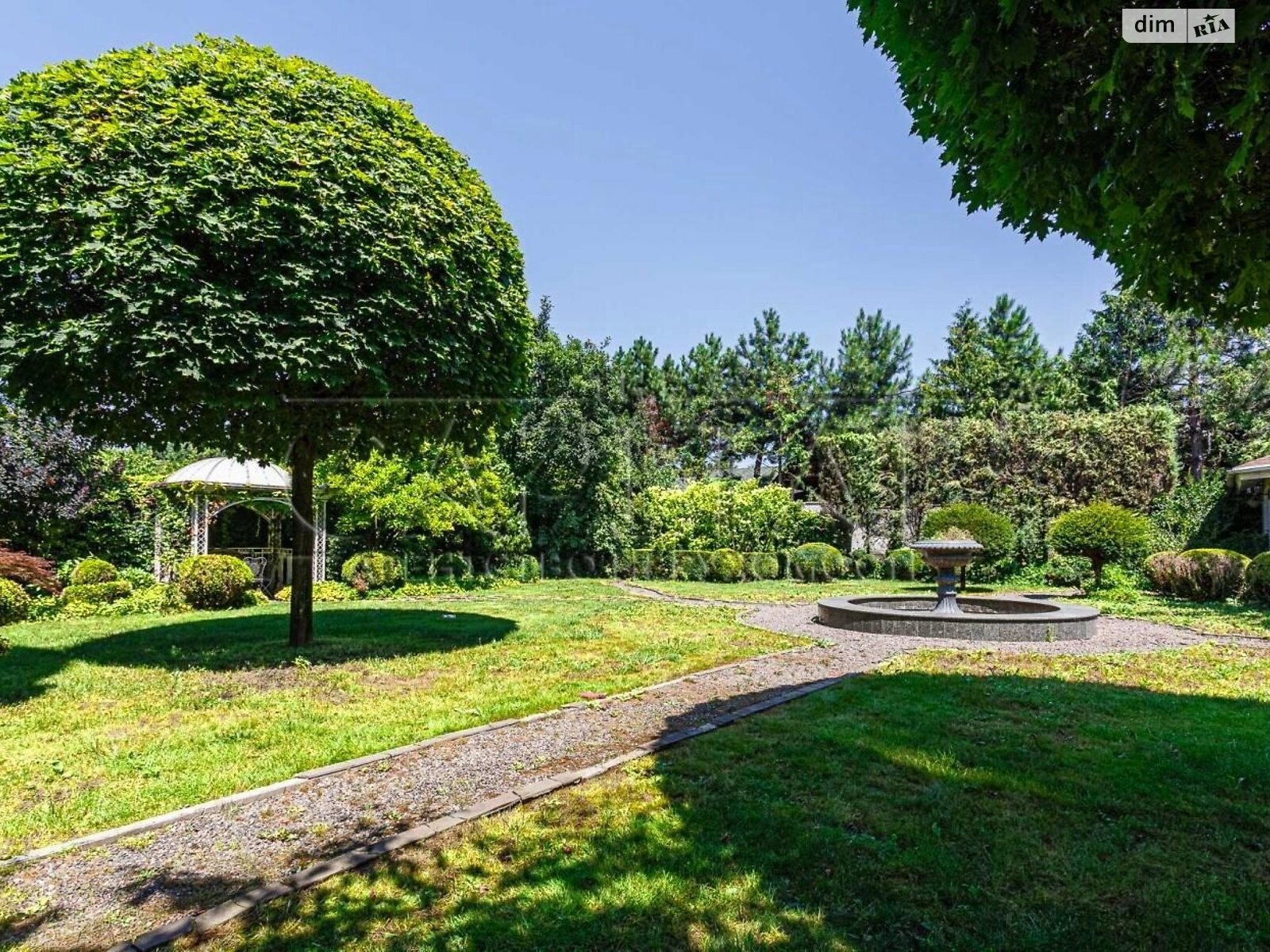 триповерховий будинок з мансардою, 800 кв. м, цегла. Продаж у Крюківщині фото 1 триповерховий будинок з мансардою, 800 кв. м, цегла. Продаж у Крюківщині фото 1