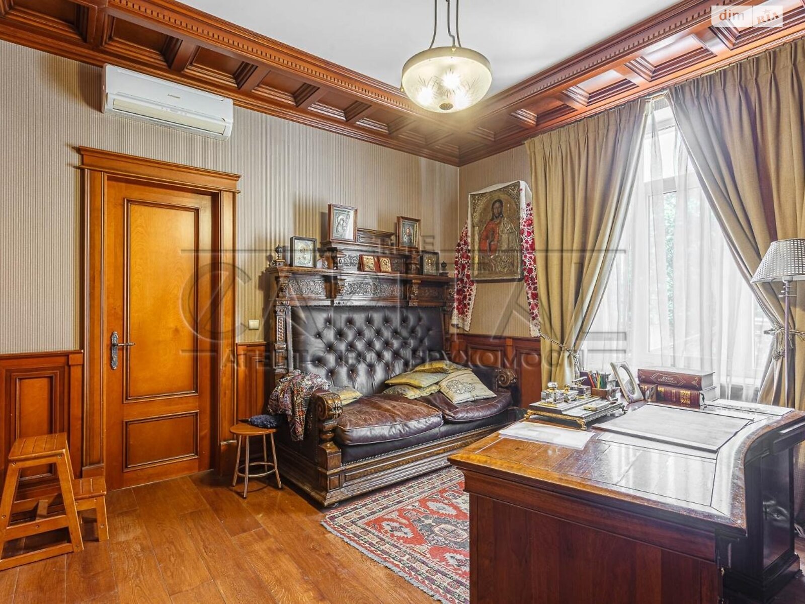 триповерховий будинок з мансардою, 800 кв. м, цегла. Продаж у Крюківщині фото 1 триповерховий будинок з мансардою, 800 кв. м, цегла. Продаж у Крюківщині фото 1