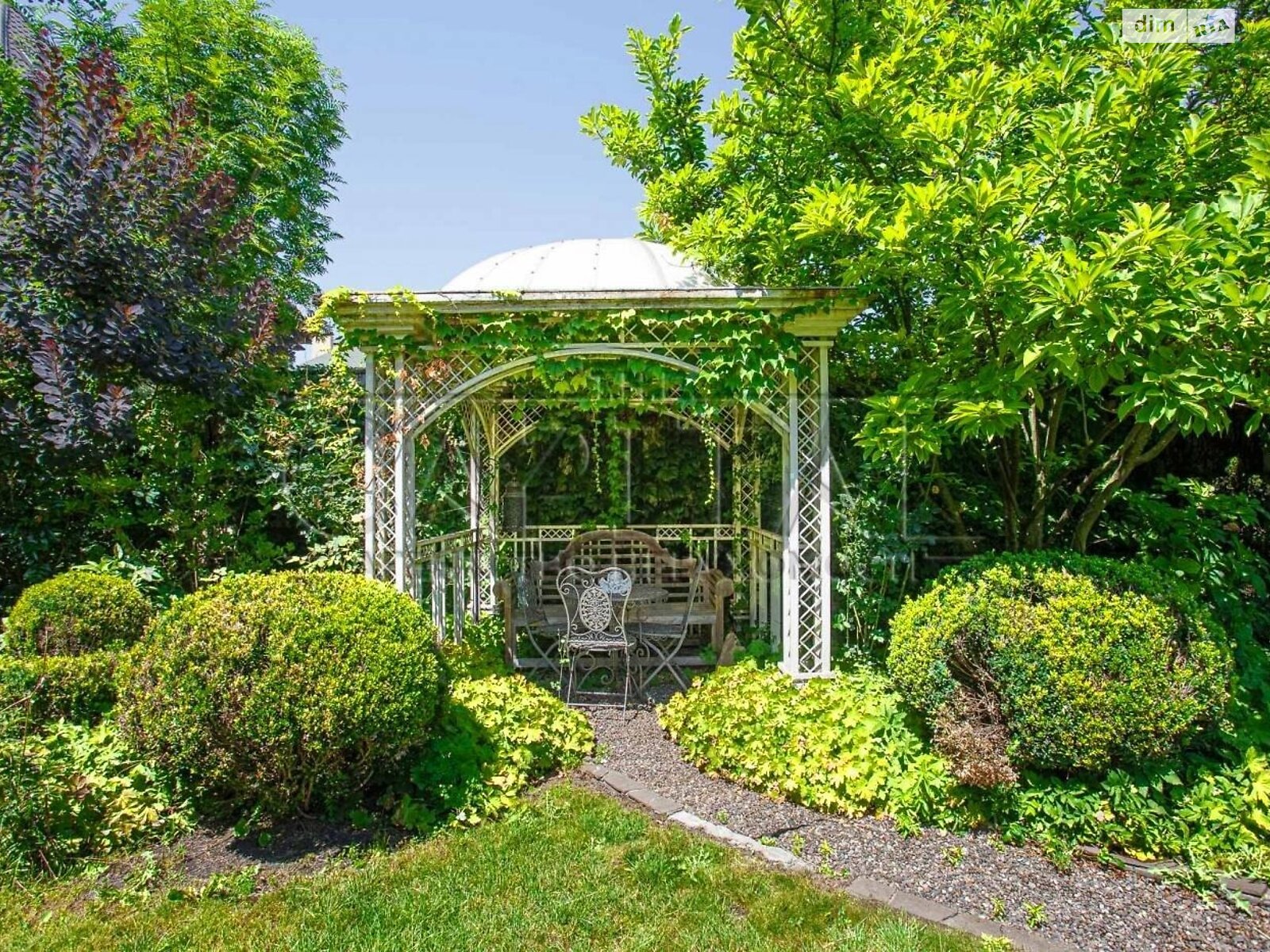 триповерховий будинок з мансардою, 800 кв. м, цегла. Продаж у Крюківщині фото 1 триповерховий будинок з мансардою, 800 кв. м, цегла. Продаж у Крюківщині фото 1