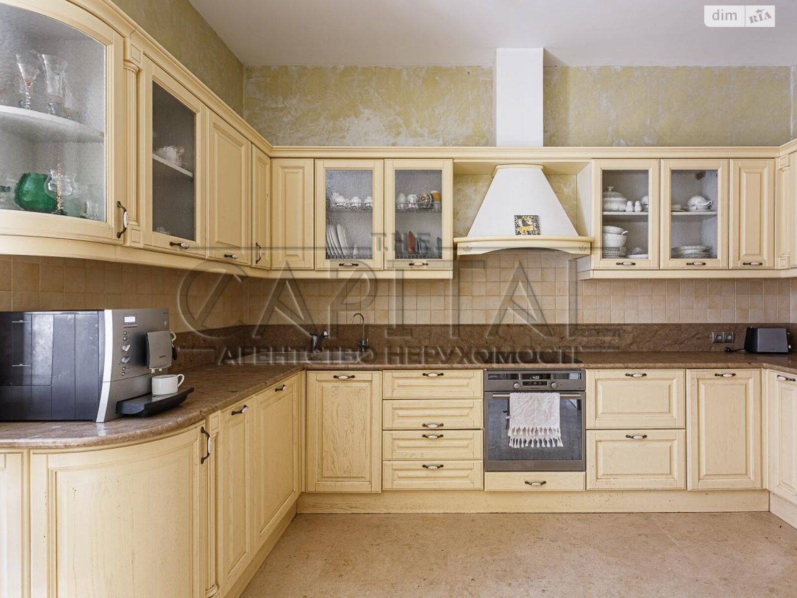 триповерховий будинок з мансардою, 800 кв. м, цегла. Продаж у Крюківщині фото 1 триповерховий будинок з мансардою, 800 кв. м, цегла. Продаж у Крюківщині фото 1